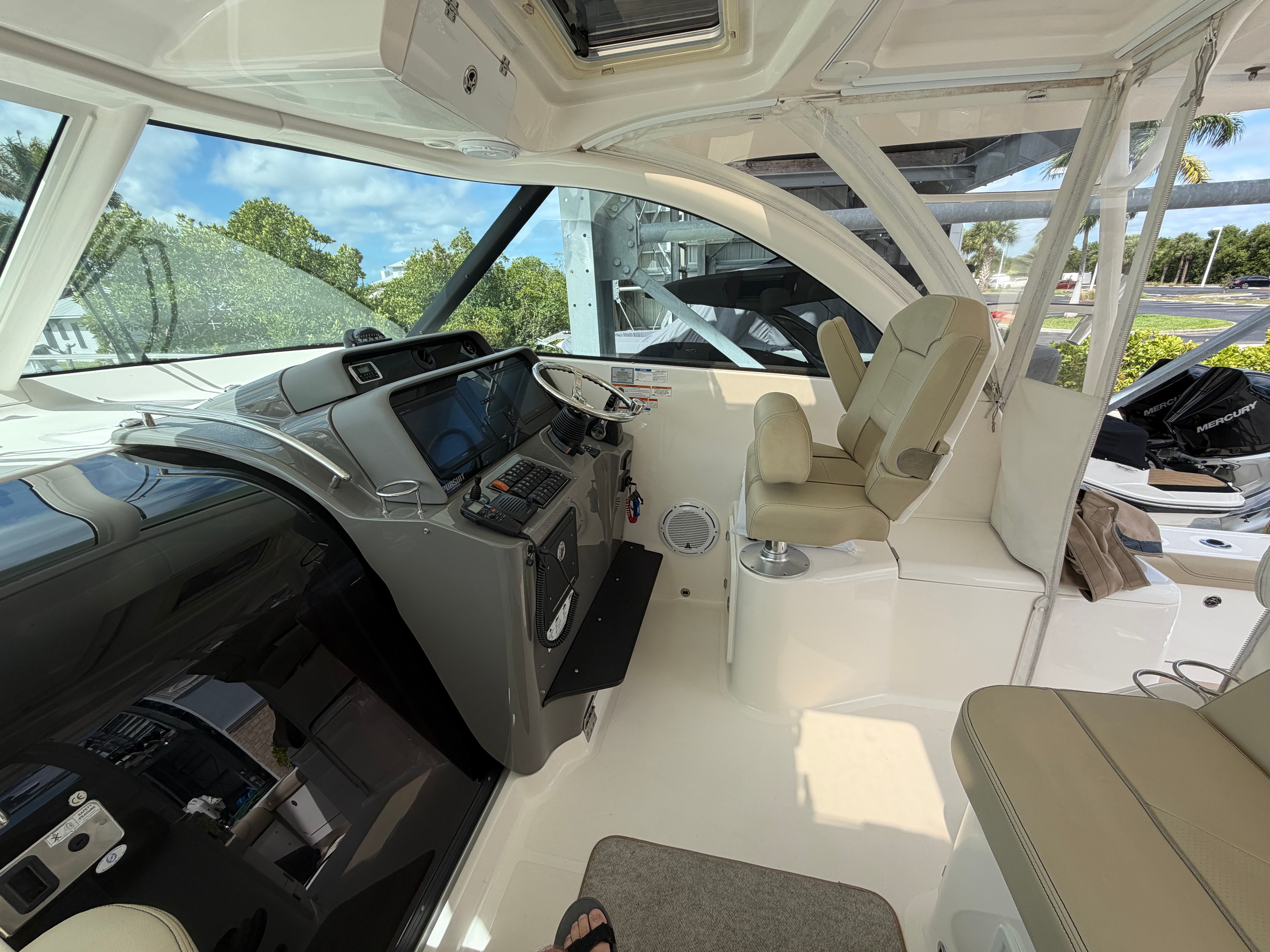 2017 Pursuit OS 385 Offshore - 34