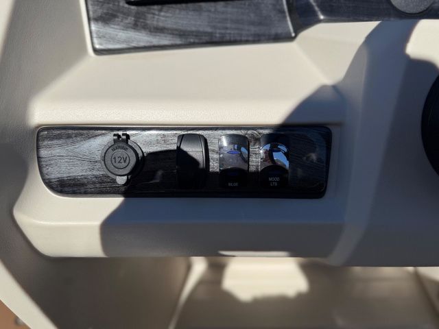 2026 Tahoe 2185 LTZ Quad Lounger - 19
