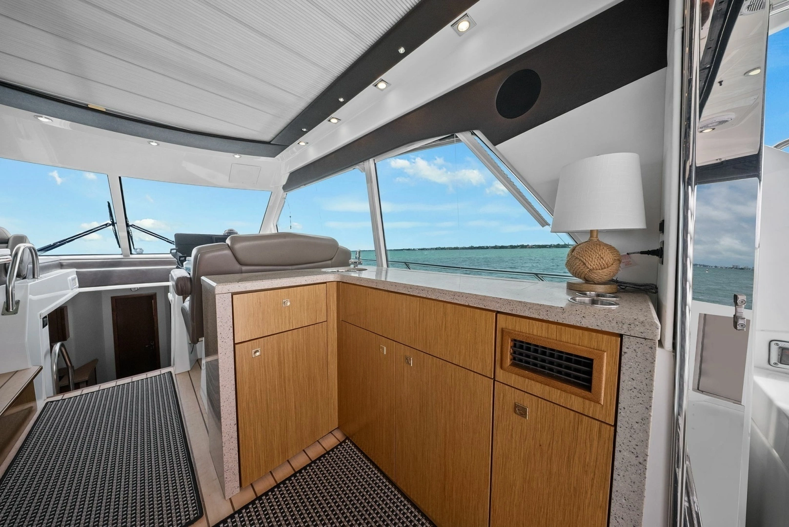 2014 Cruisers Yachts 48 Cantius - Image 16