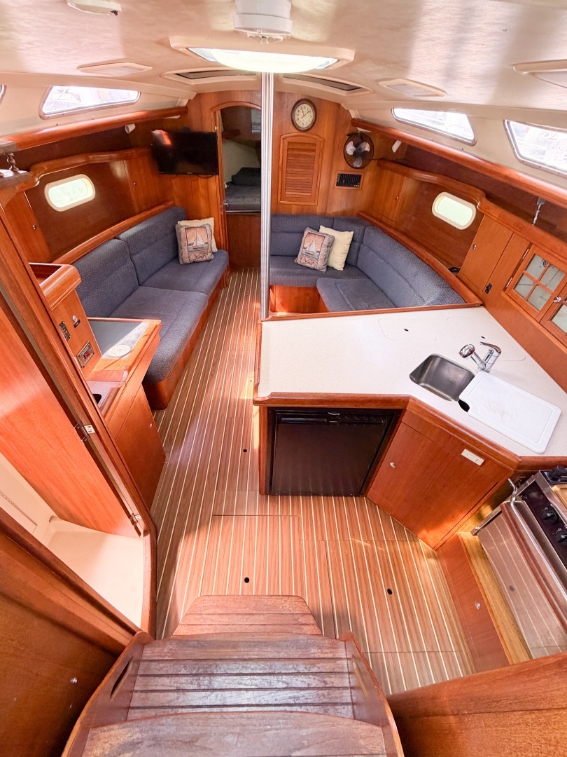 2005 Hunter 36 - Image 33