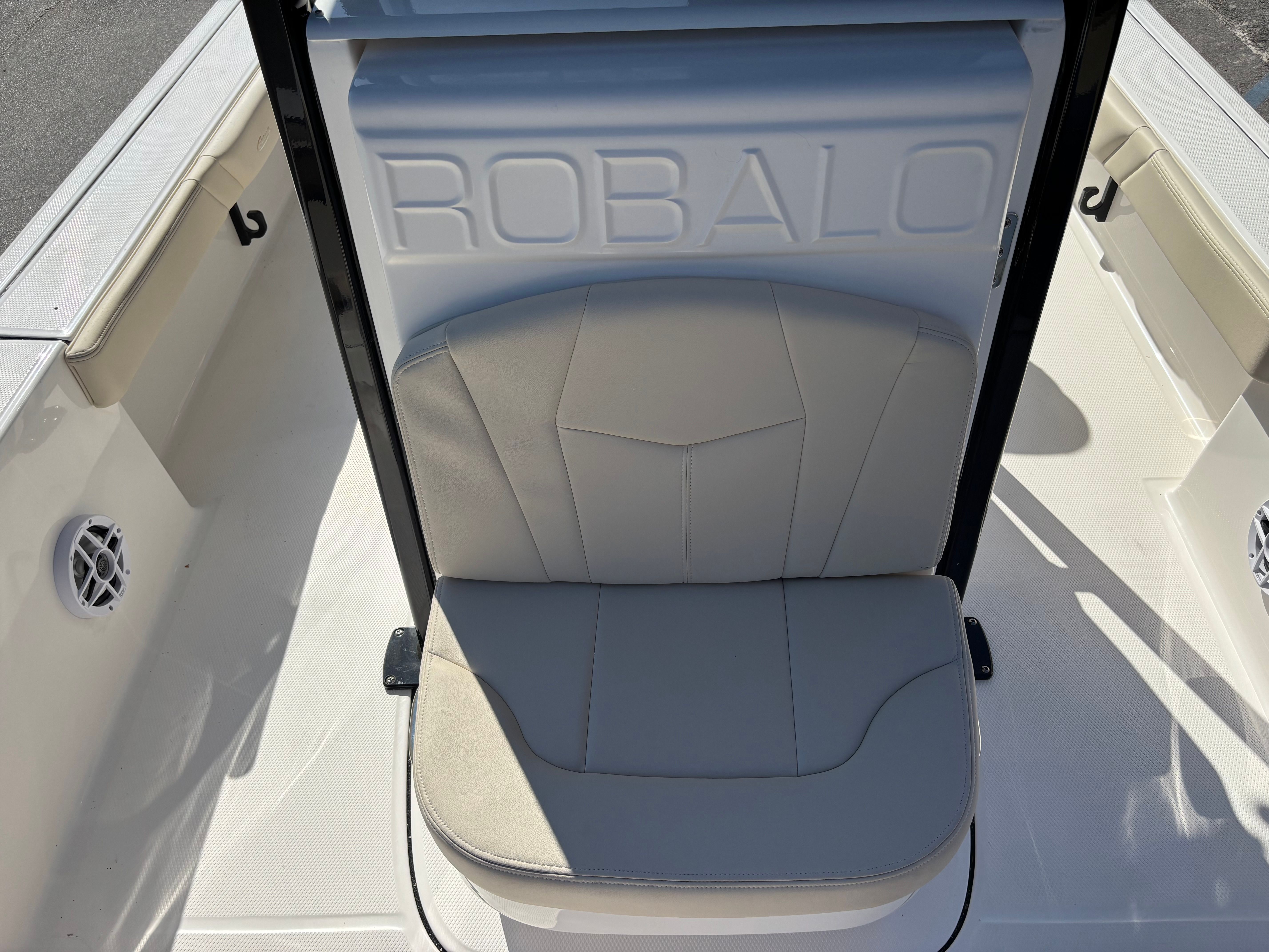 2026 ROBALO 226 CAYMAN - Image 7