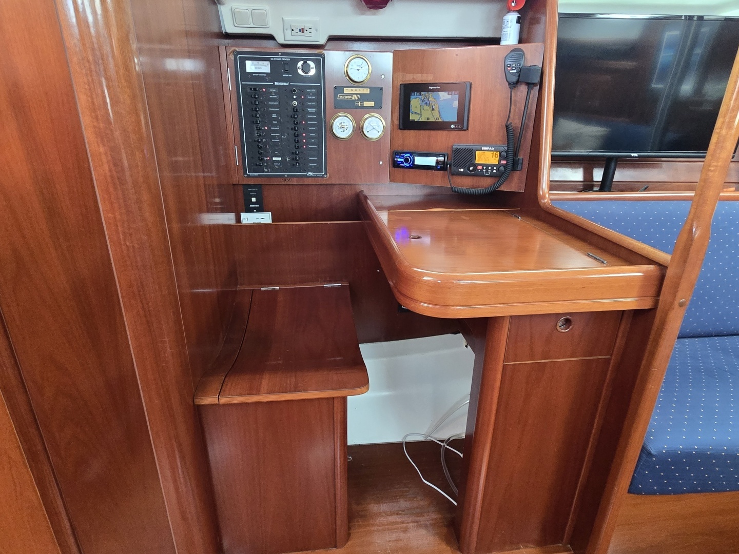 2004 Beneteau 423 - Image 37