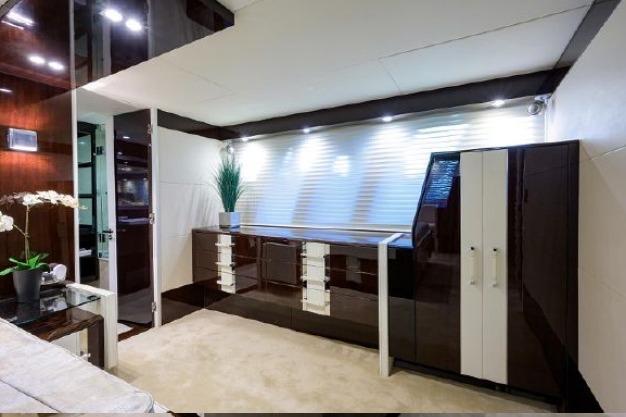 2012 Lazzara LSX 95 Flybridge - 33