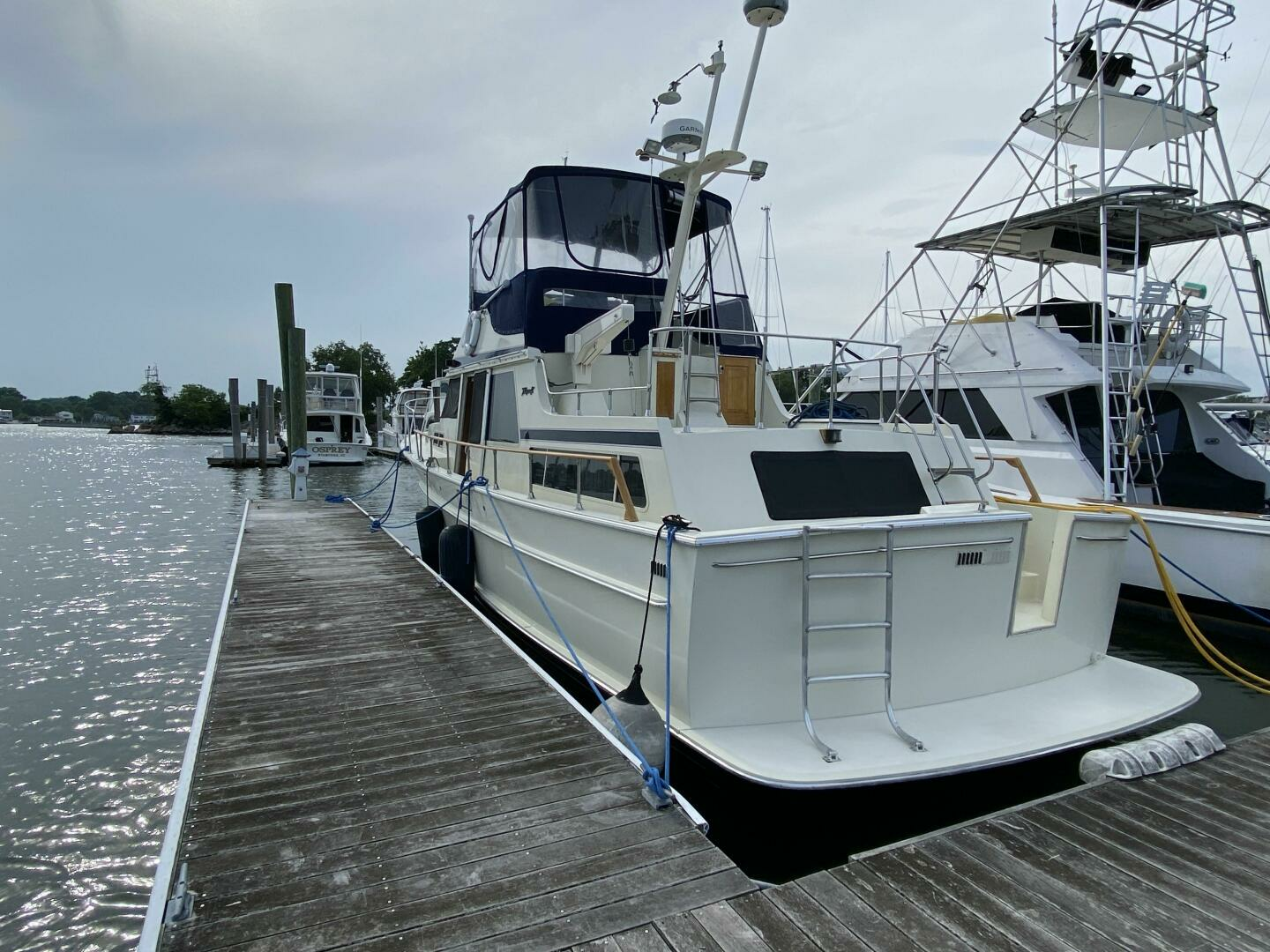 1983 Tollycraft Aft Cabin - Image 4
