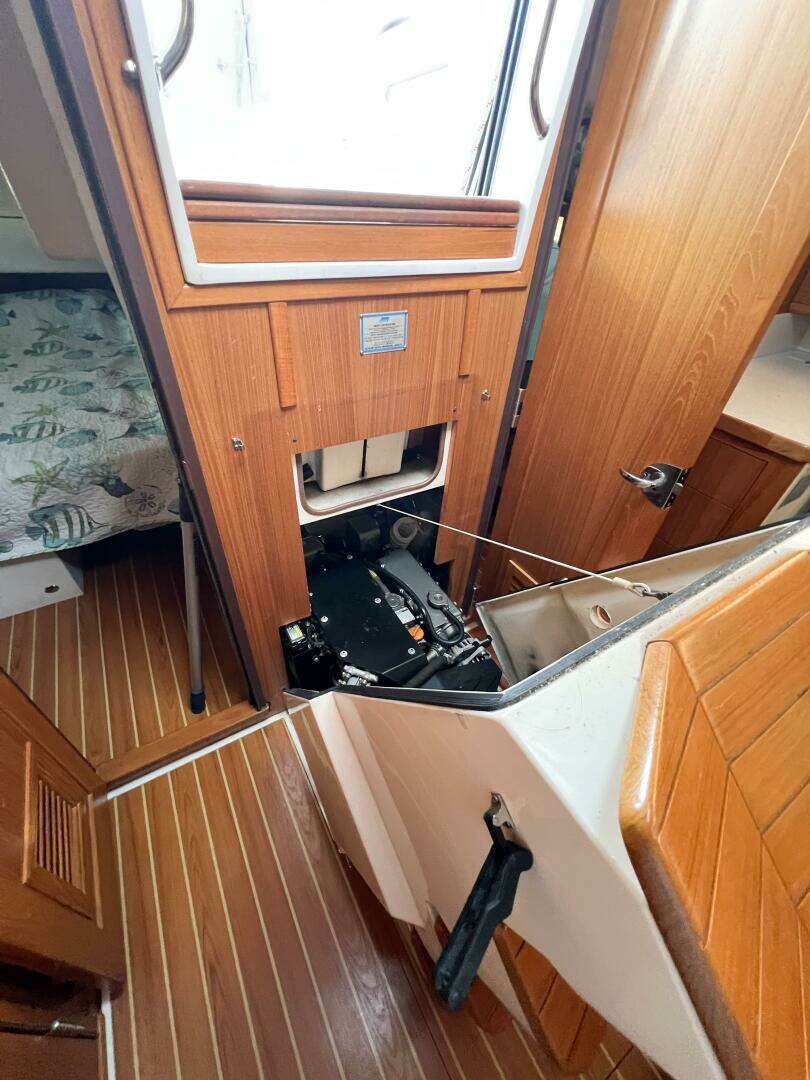 2019 Catalina 425 - Image 30