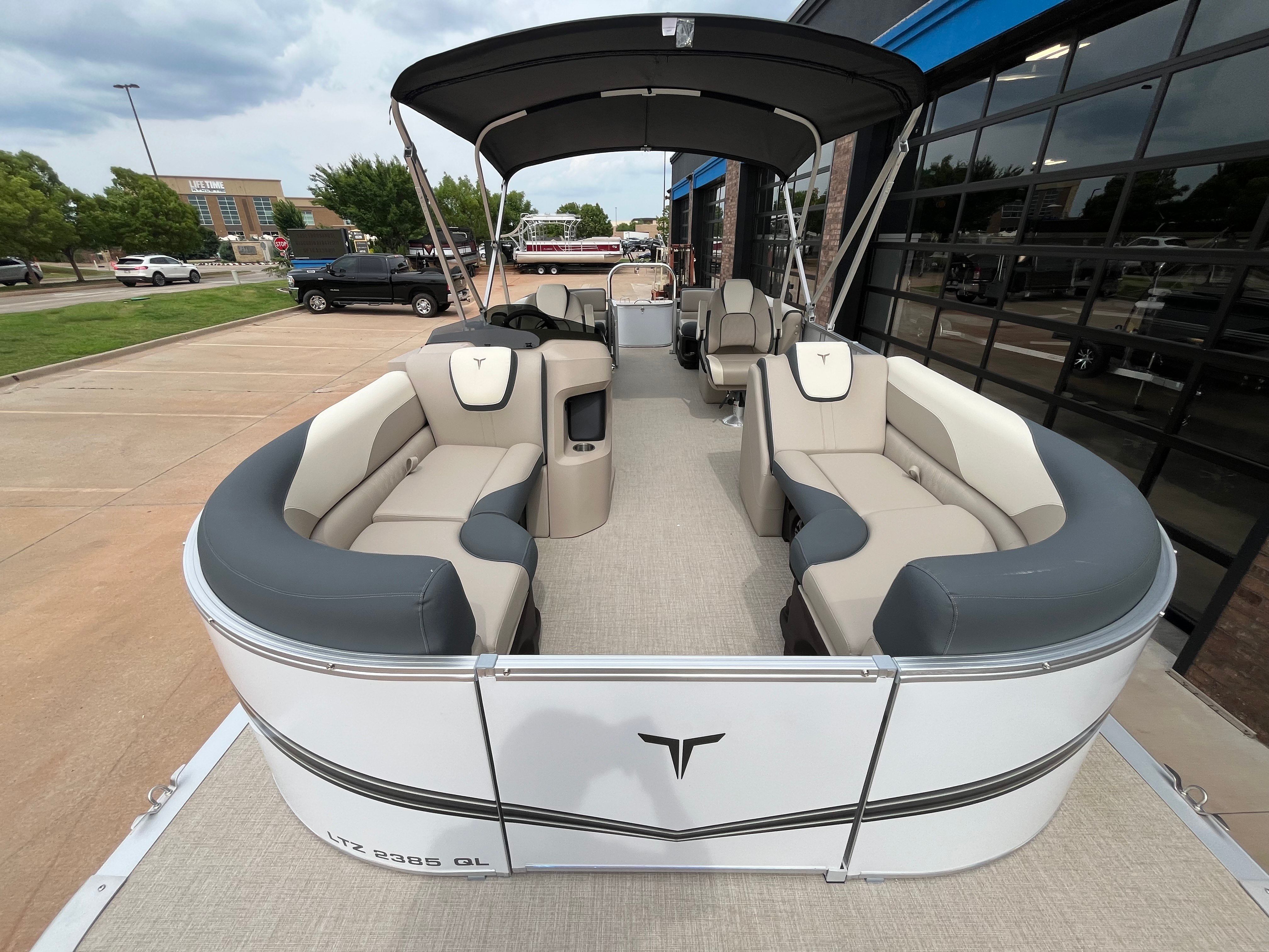 2025 Tahoe LTZ QL pontoon boat with luxurious interior.