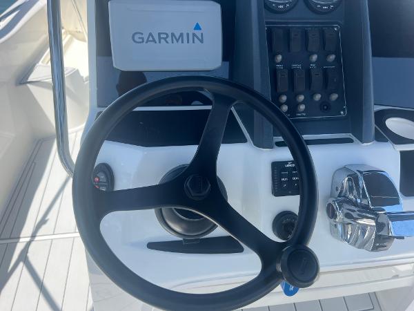 2009 Boston Whaler 230 Dauntless - 8