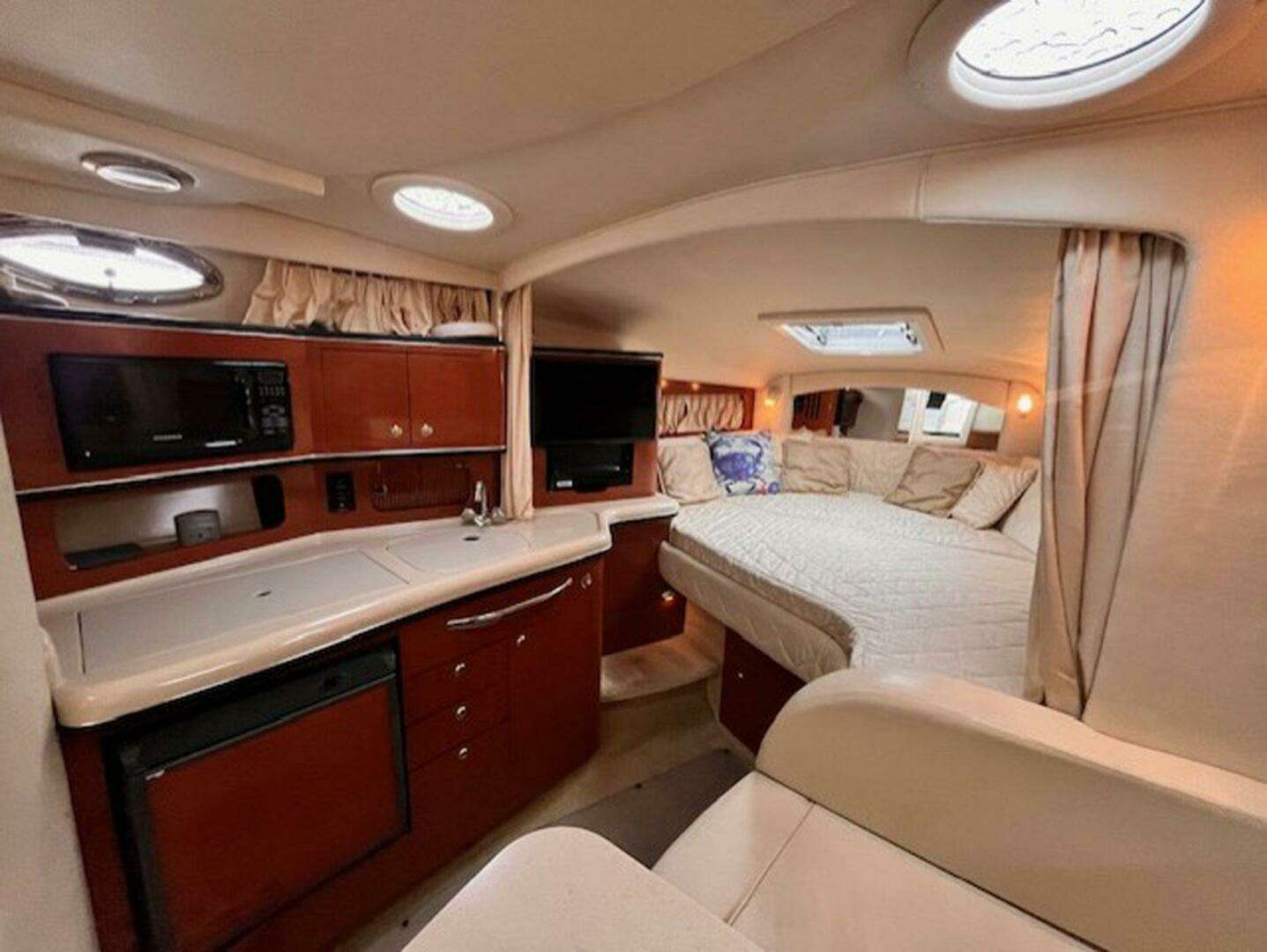 2003 Sea Ray 300 Sundancer - Image 23
