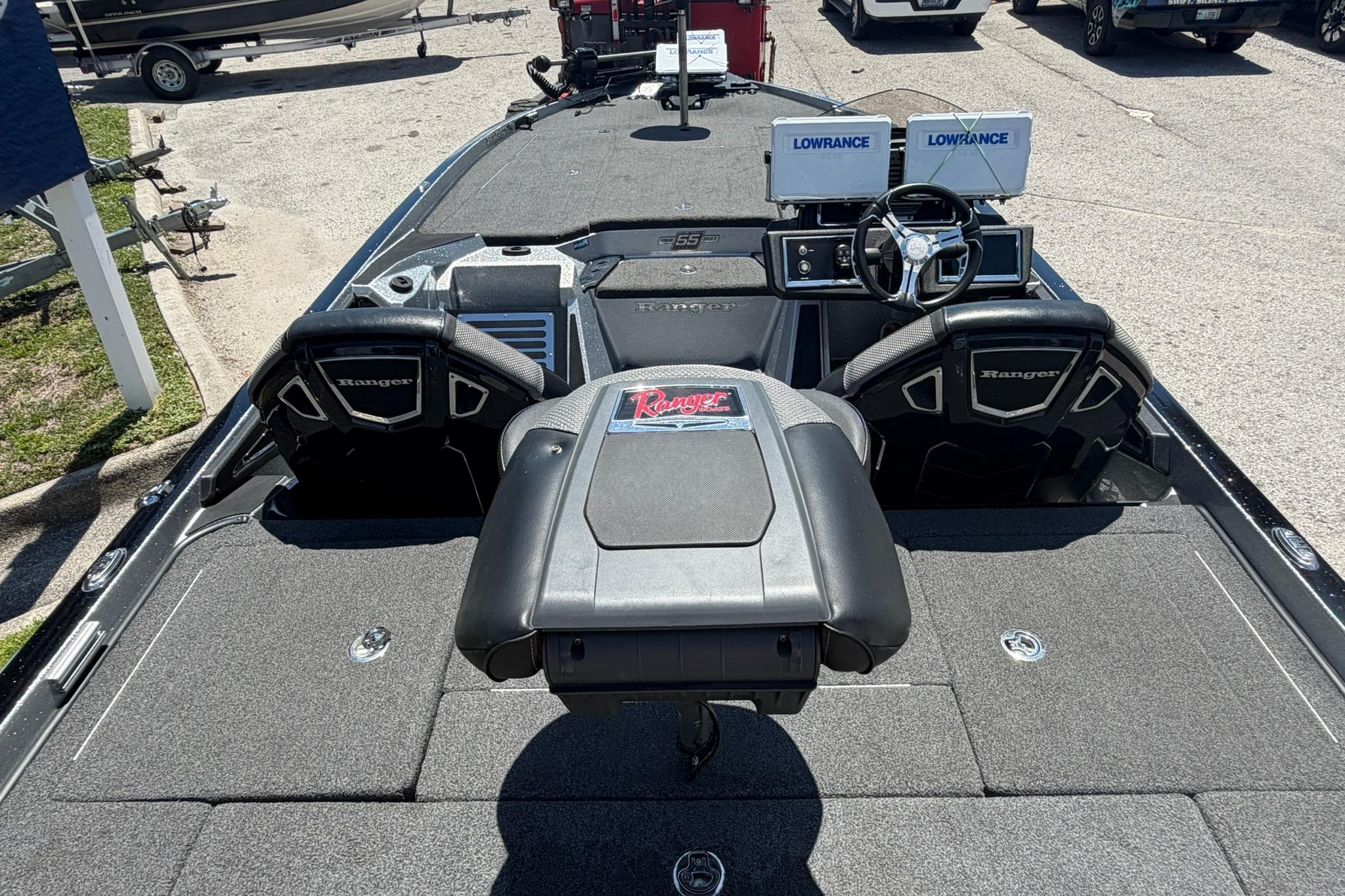 2023 Ranger Z521R boat interior with Lowrance electronics and steering wheel.