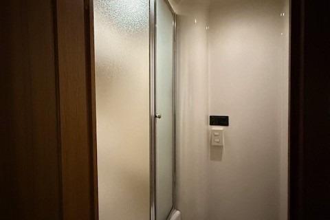 Bathroom interior of 2001 Bayliner 5288 Pilot House Motoryacht with shower enclosure.