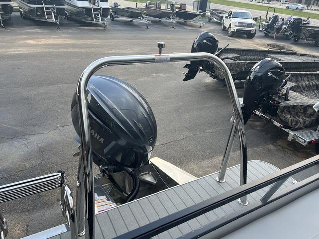 2025 Veranda VR22RC Deluxe Tri-Toon - 23