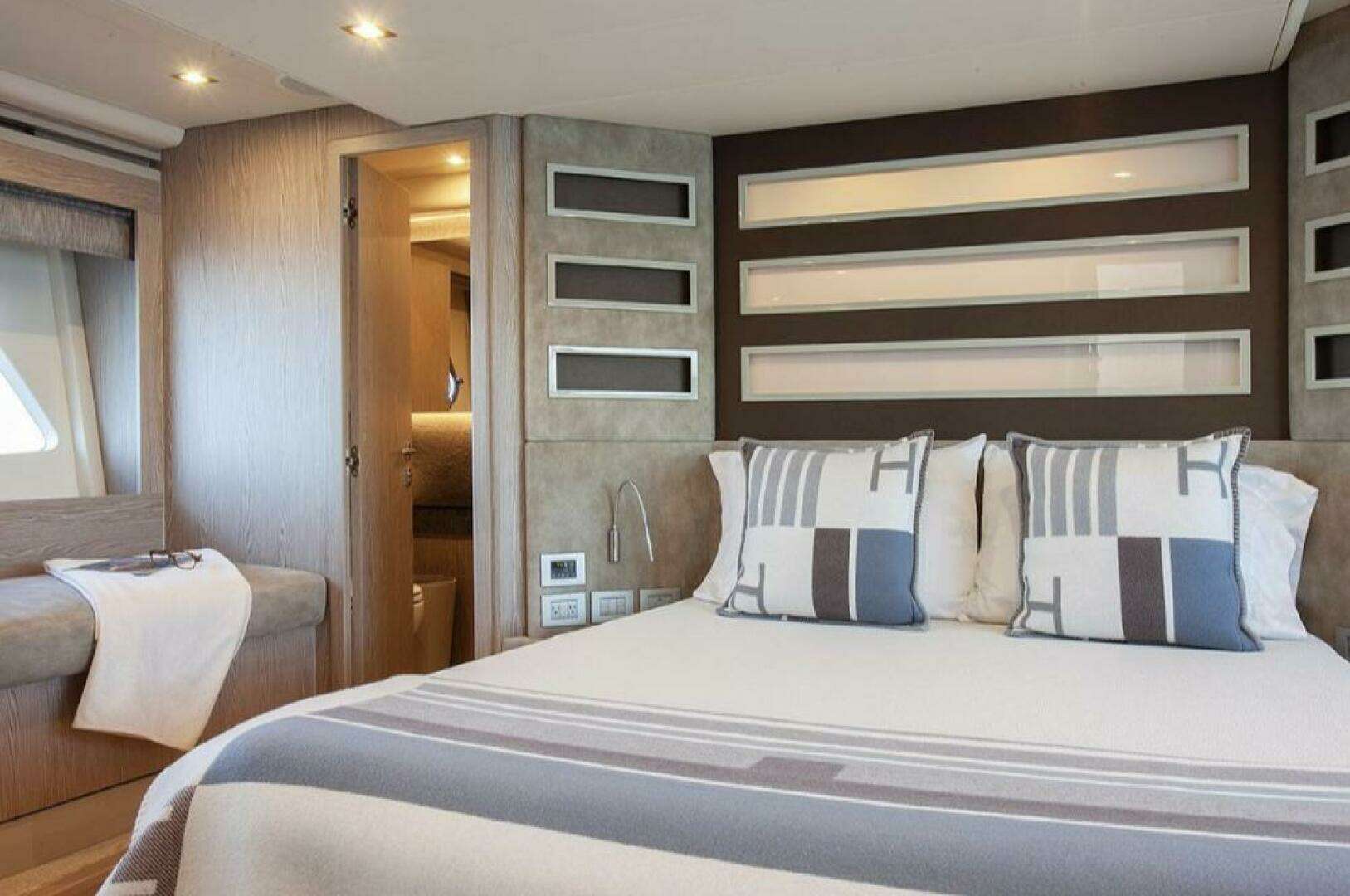 2018 Ferretti Yachts — - Image 23