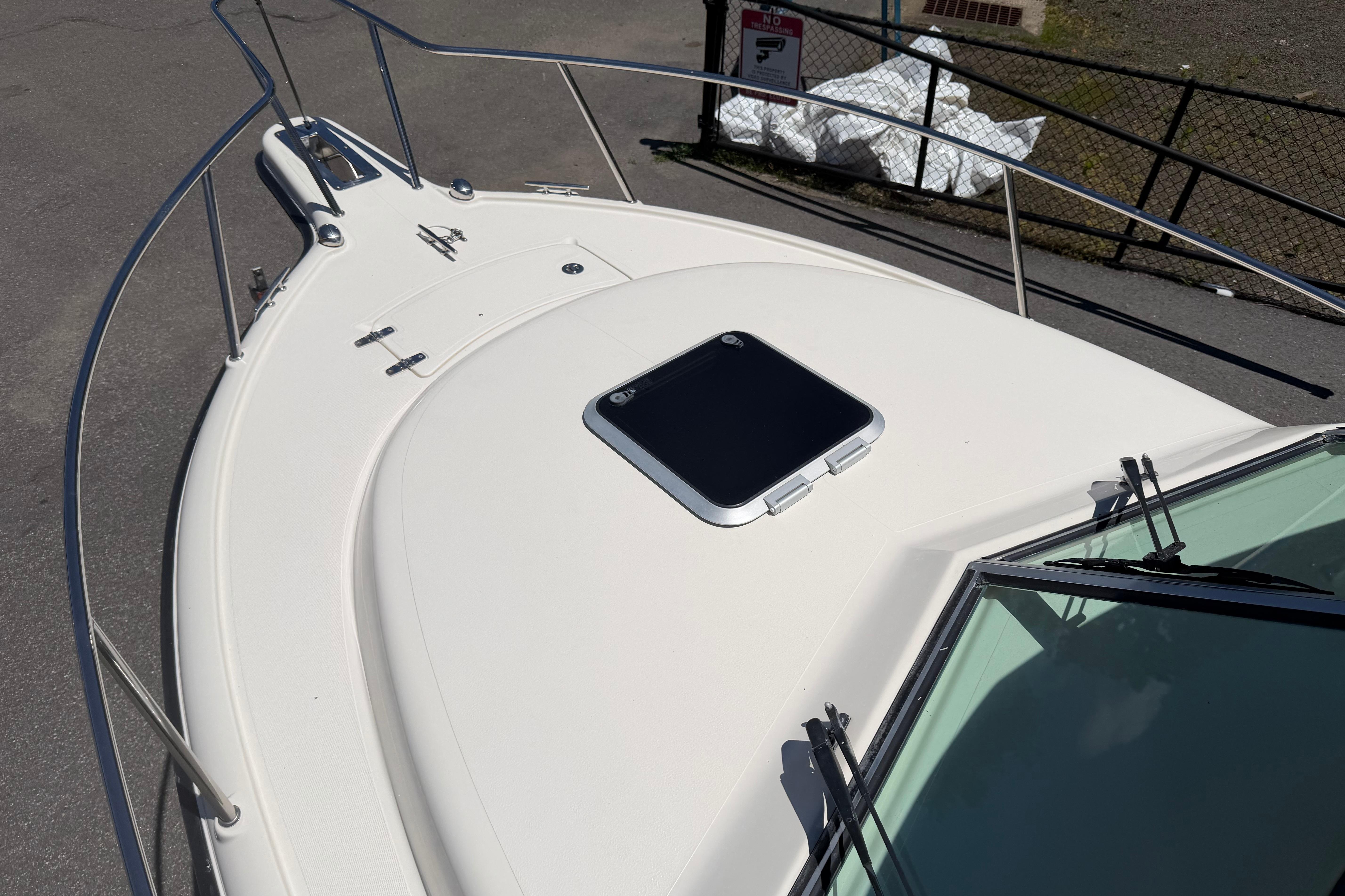 2010 Pursuit OS 255 Offshore boat deck with hatch and railing.