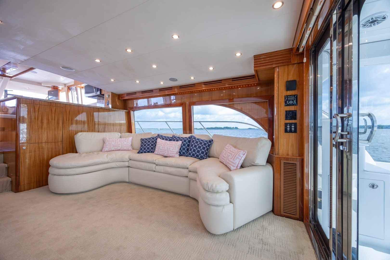 2008 Hatteras Motor Yacht - Image 77
