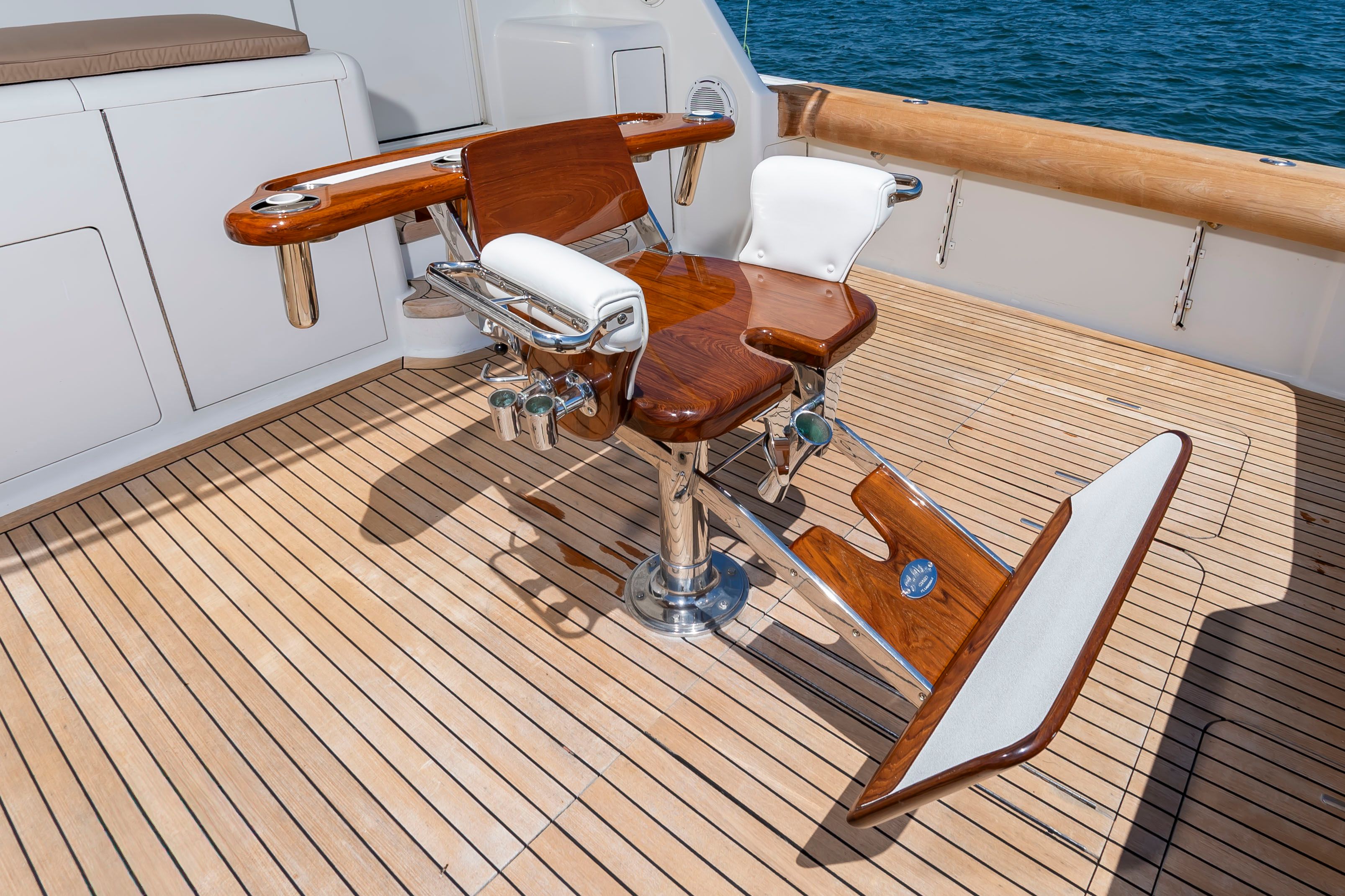 1999 Viking 55 Convertible - 23
