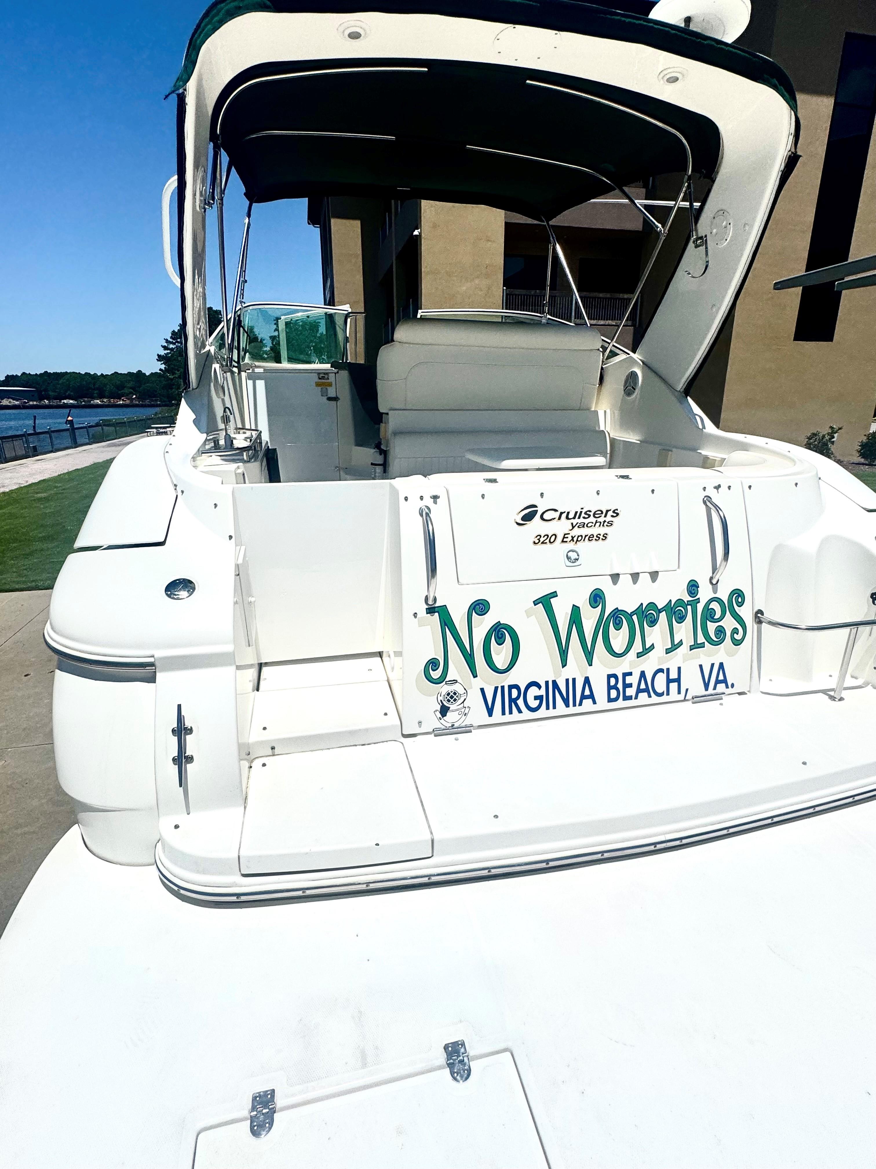 2004 Cruisers Yachts 320 Express - 3