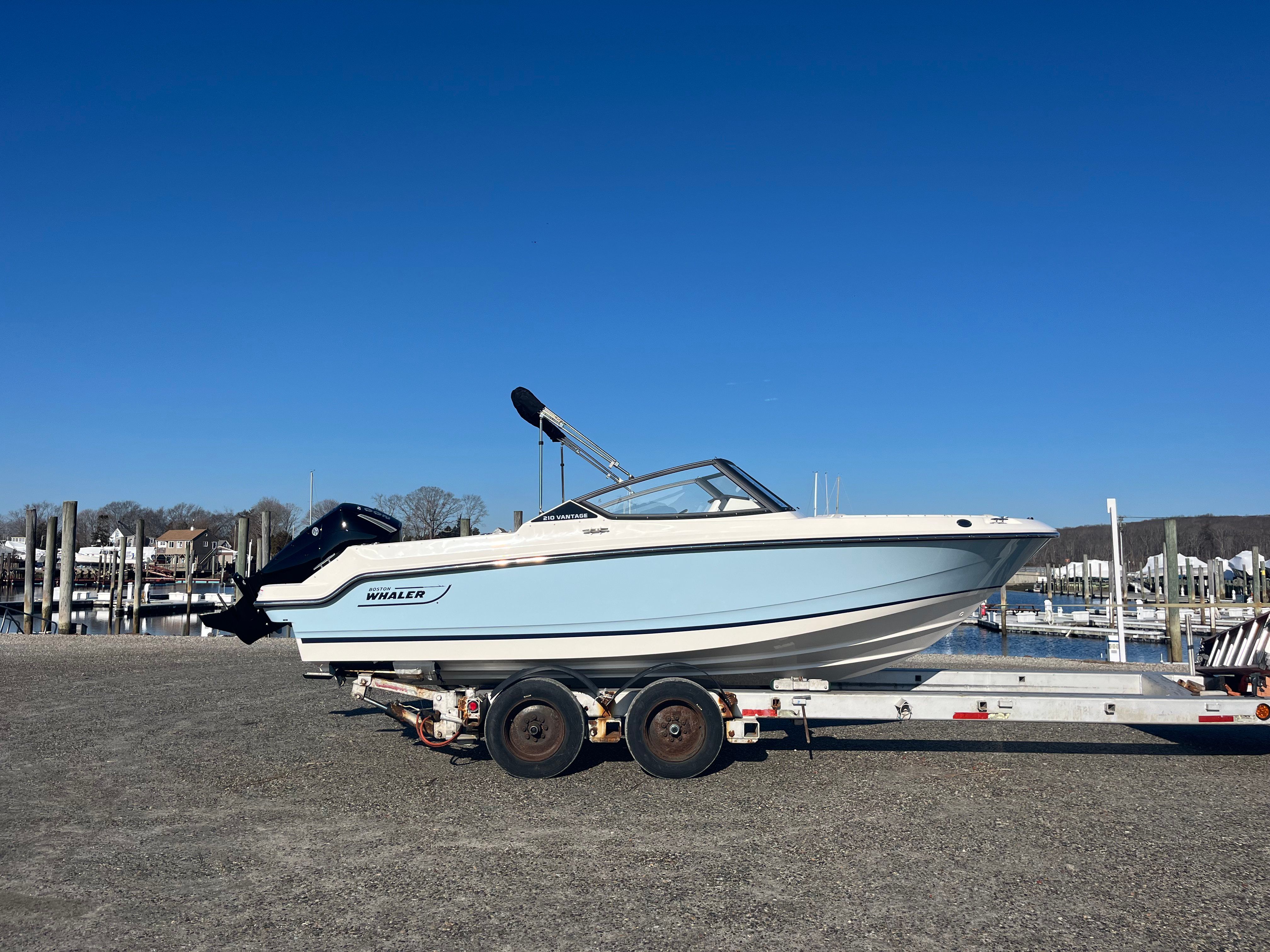 2026 Boston Whaler 210 Vantage