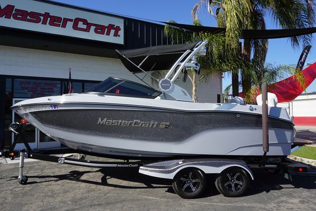 2023 MasterCraft XT22 T - 2