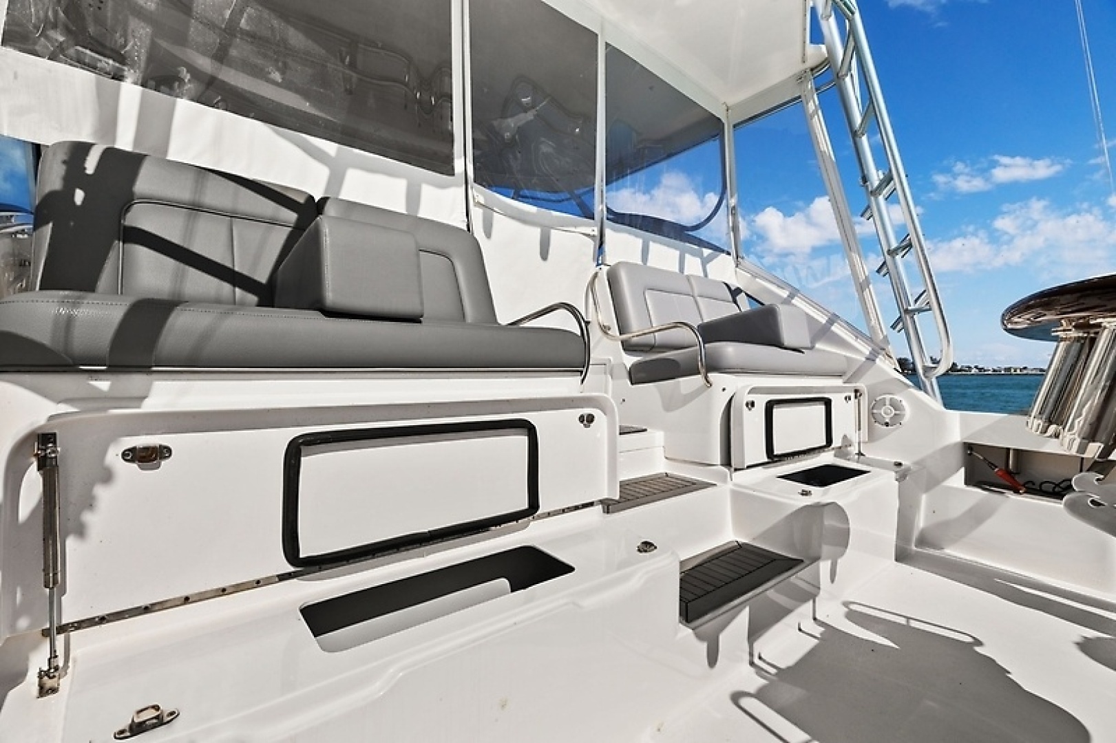 2024 Albemarle 41 Express - Image 32