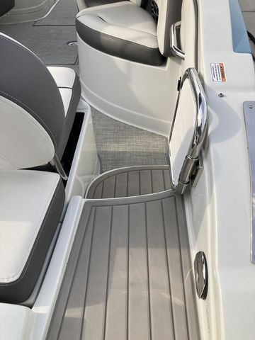 2023 Crownline 270 XSS - 16