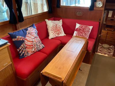SALON TO STARBOARD