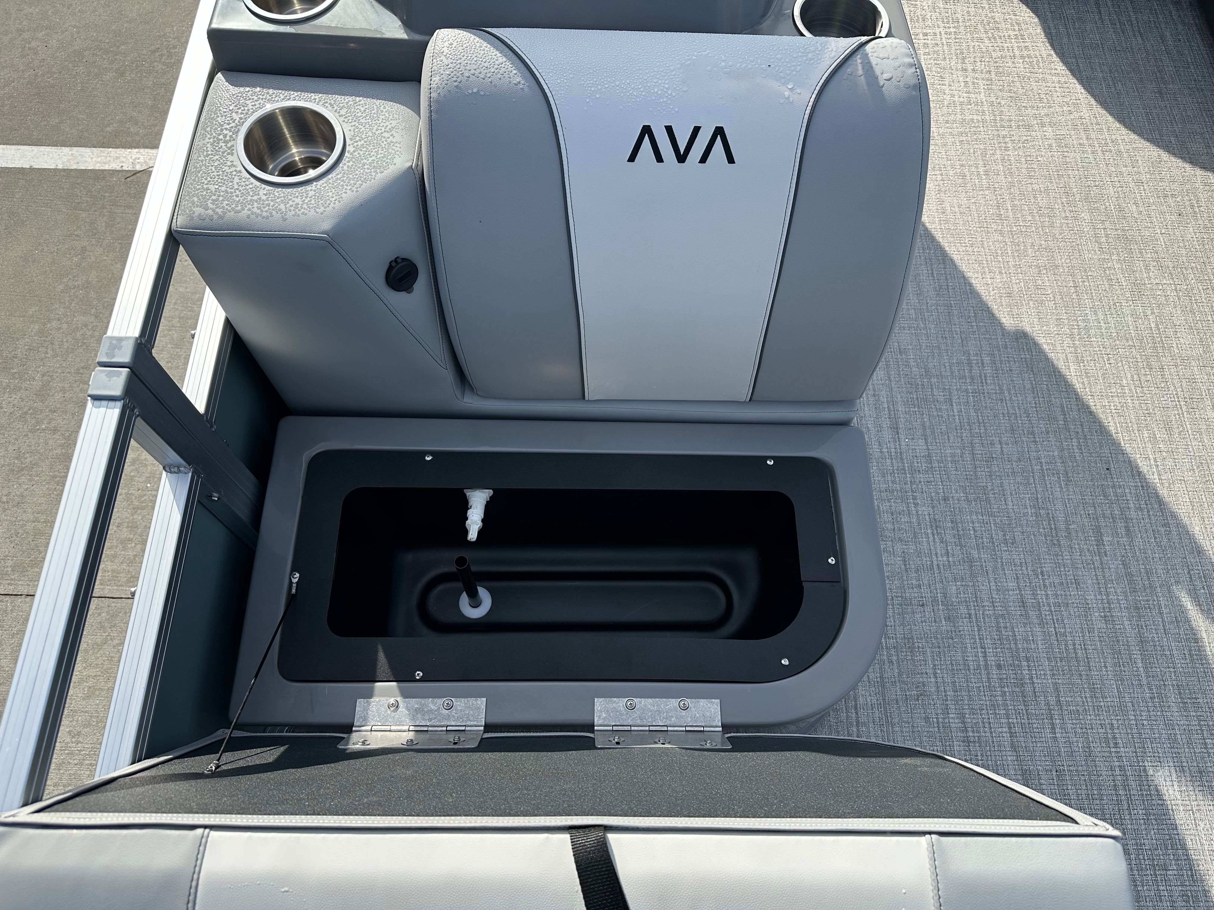 2026 Avalon Venture 85 Rear Fish - 21' - 17