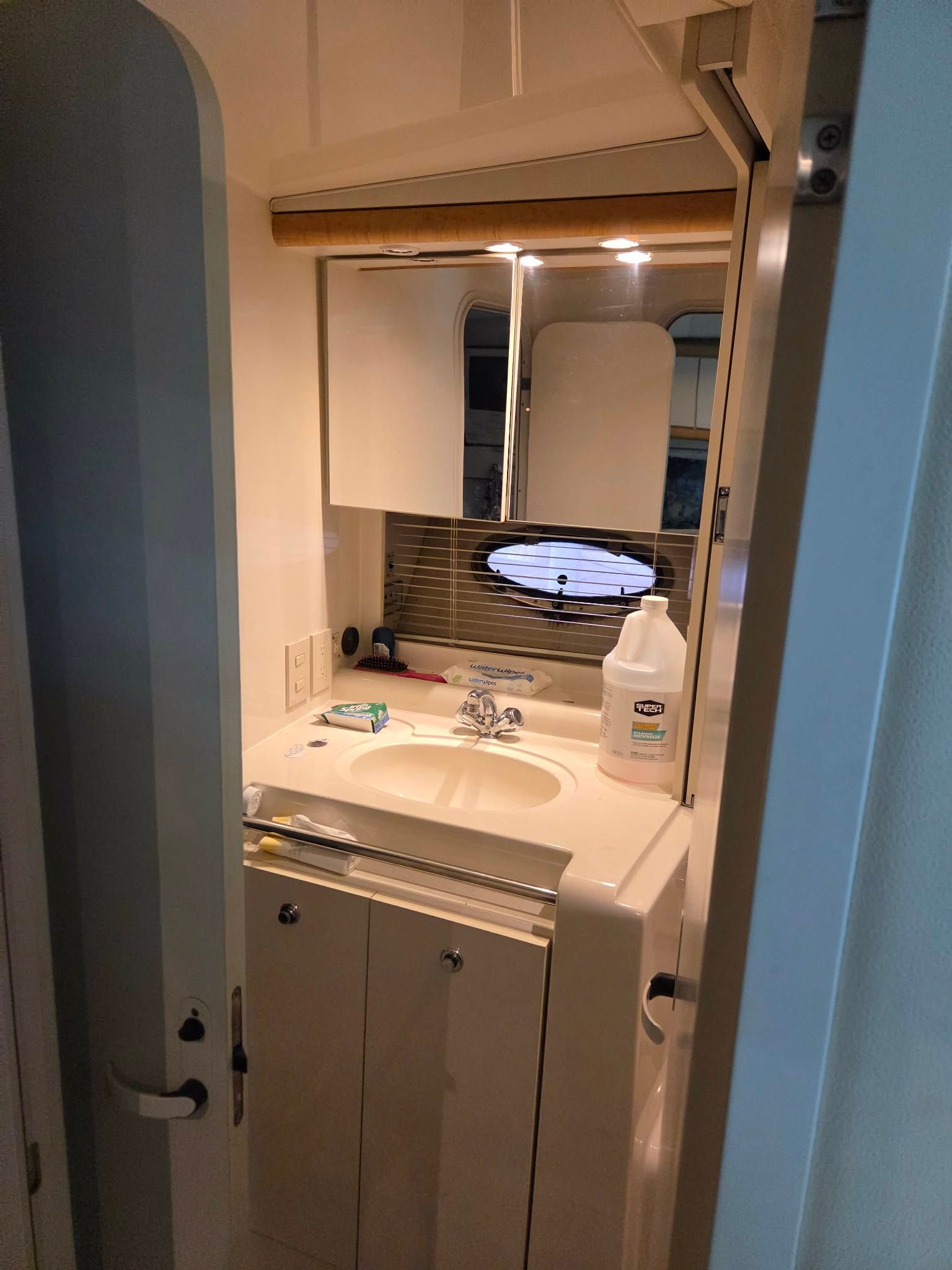 1994 Trojan 390 Express - 24