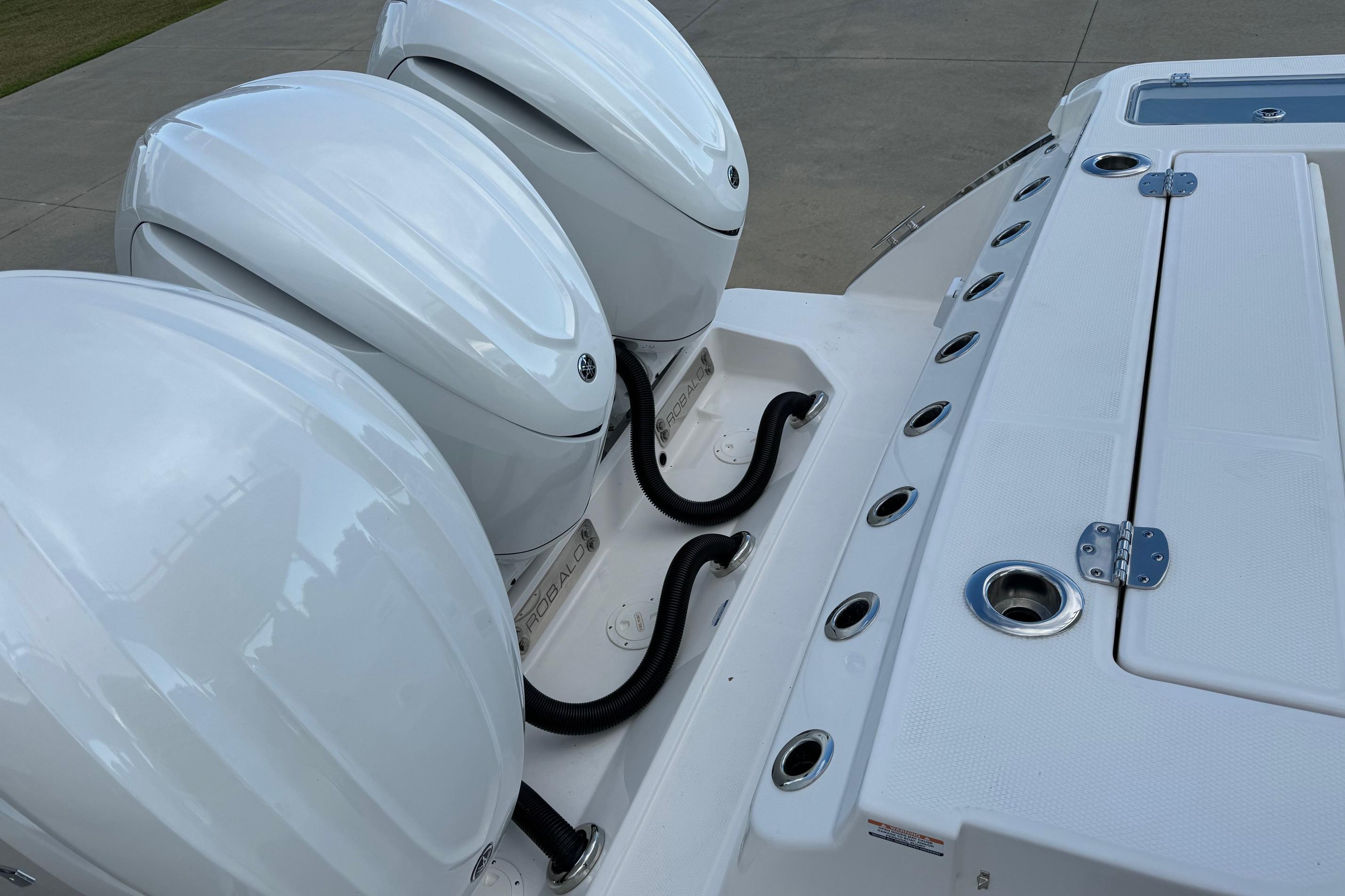 2025 Robalo R360 Center Console with triple outboard engines, sleek design.