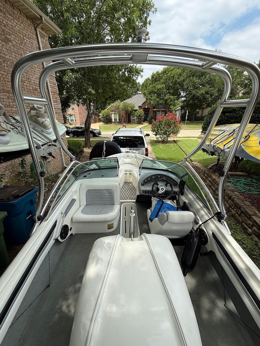 The image shows the cockpit of a 1999 MasterCraft Prostar 205 with a sleek steering wheel.
