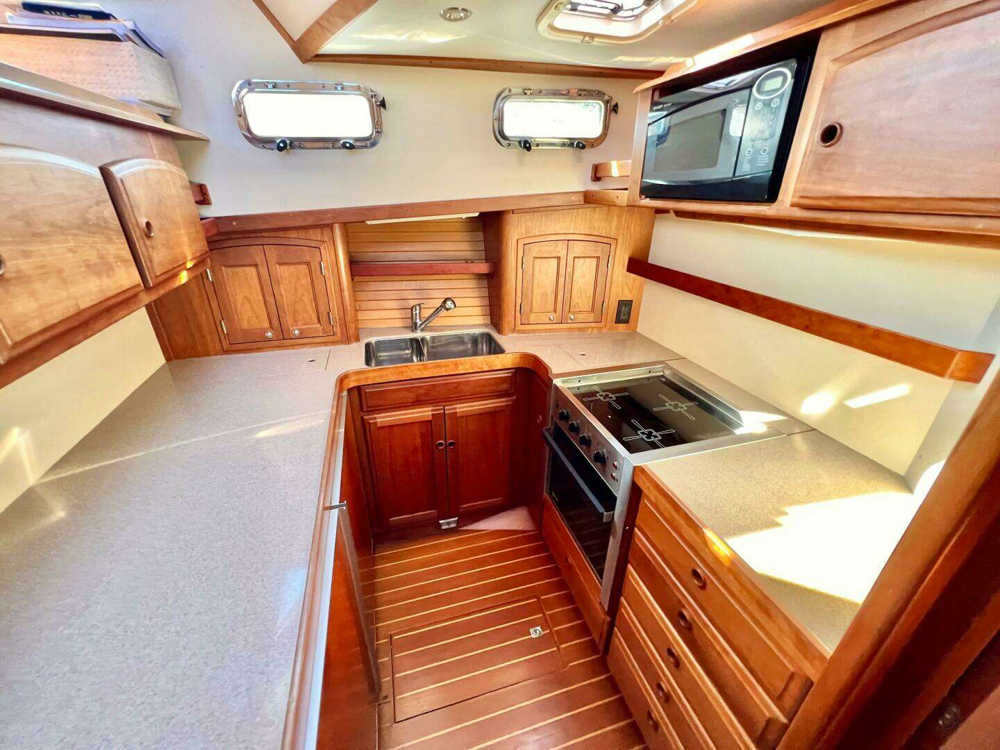 2001 Sabre Sabreline 47 - Image 19