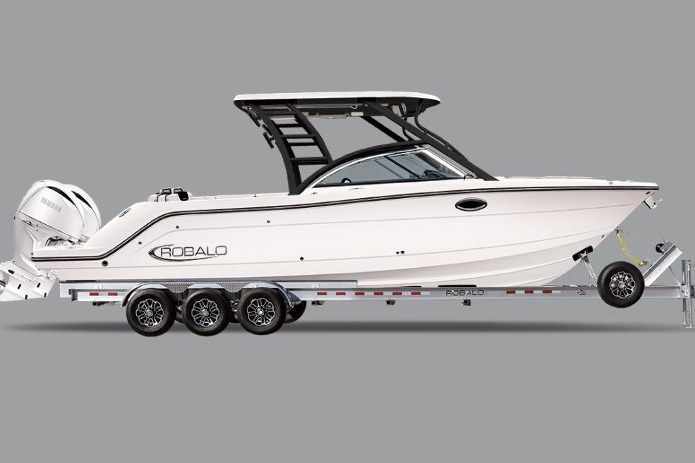 2026 Robalo R317 Dual Console