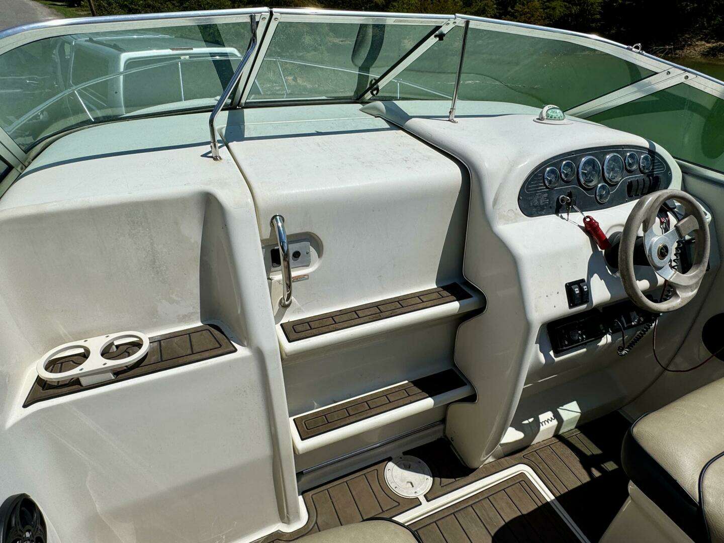 1999 Sea Ray 215 Express Cruiser - Image 31