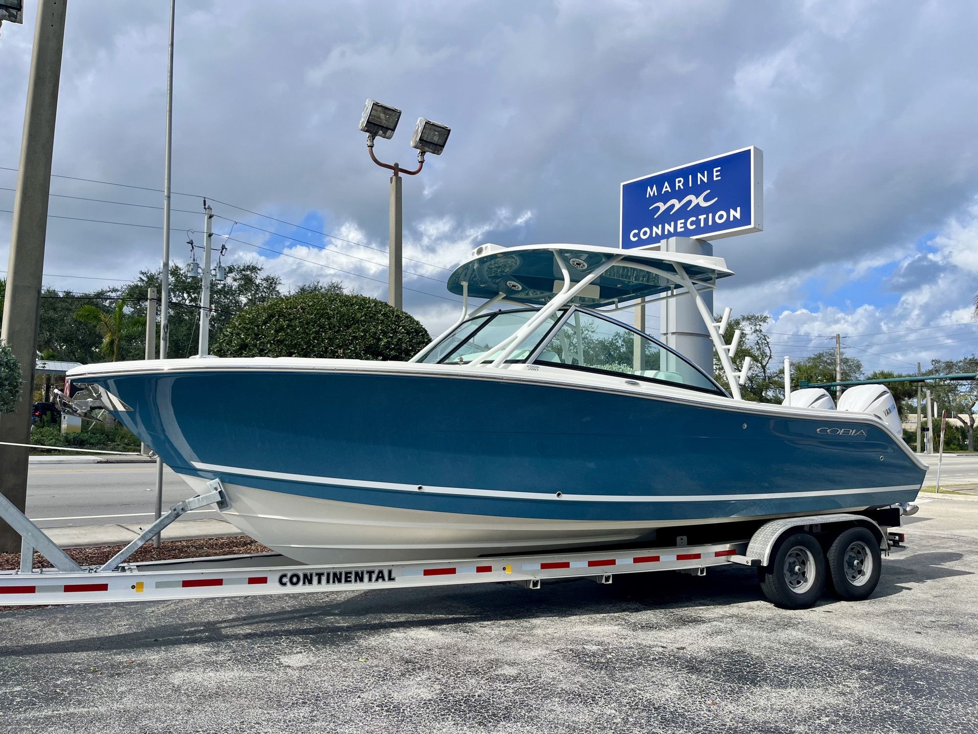 2026 Cobia 280 Dual Console