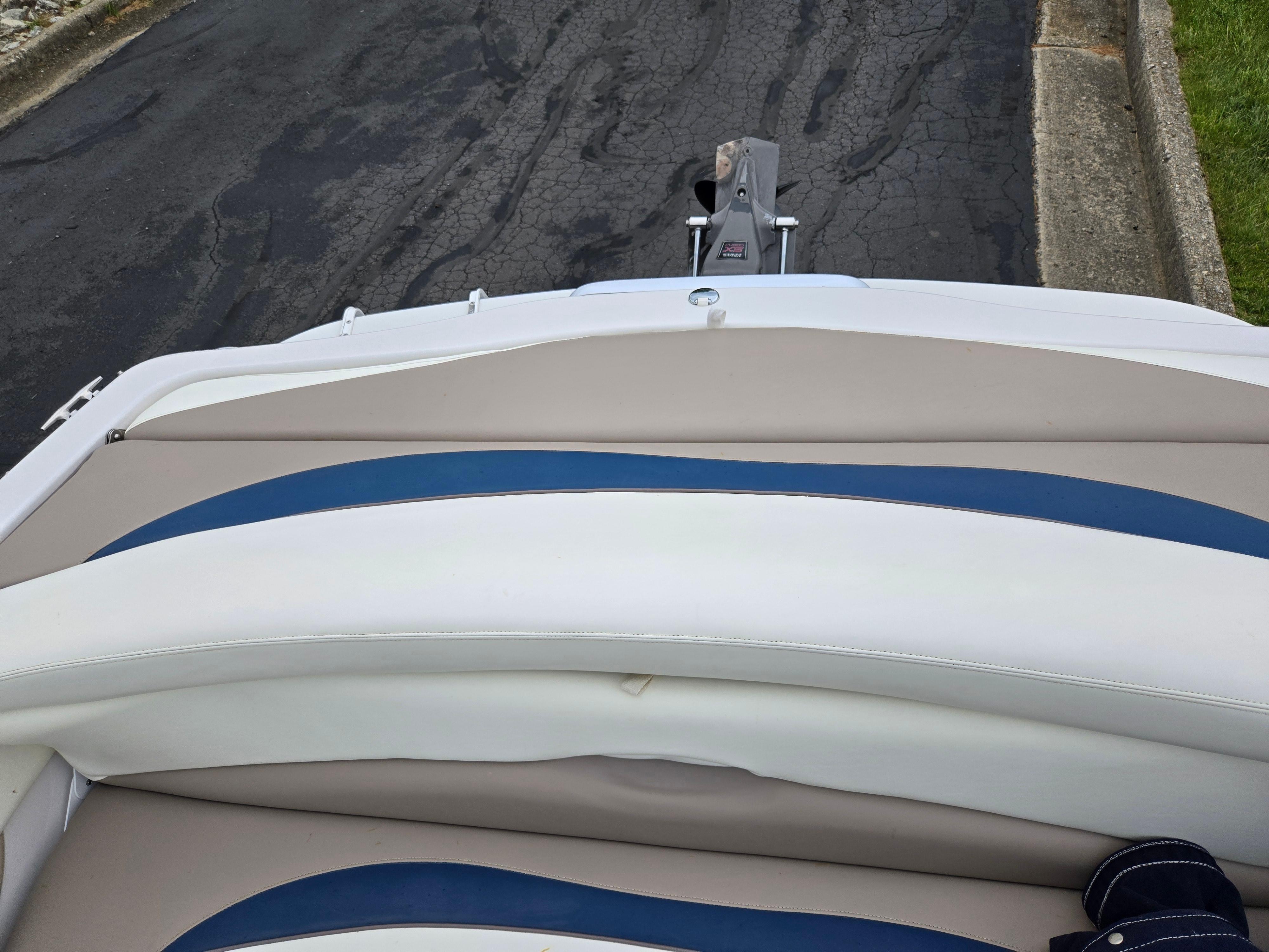 1998 Four Winns Horizon RS RX boat interior with blue and white seating.