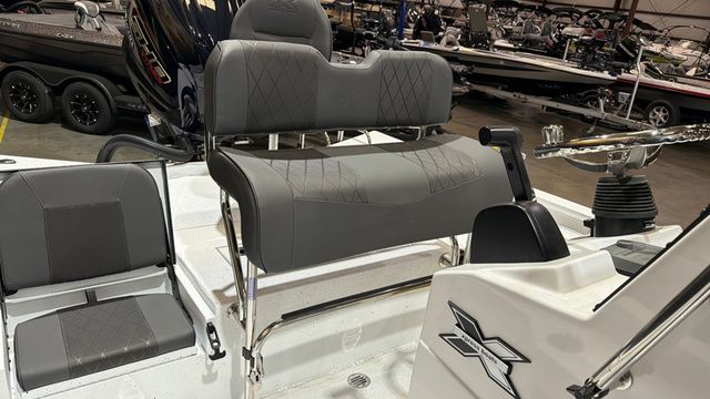 2026 Xpress H22 Bay W/ Yamaha 200 "SHO" - 12