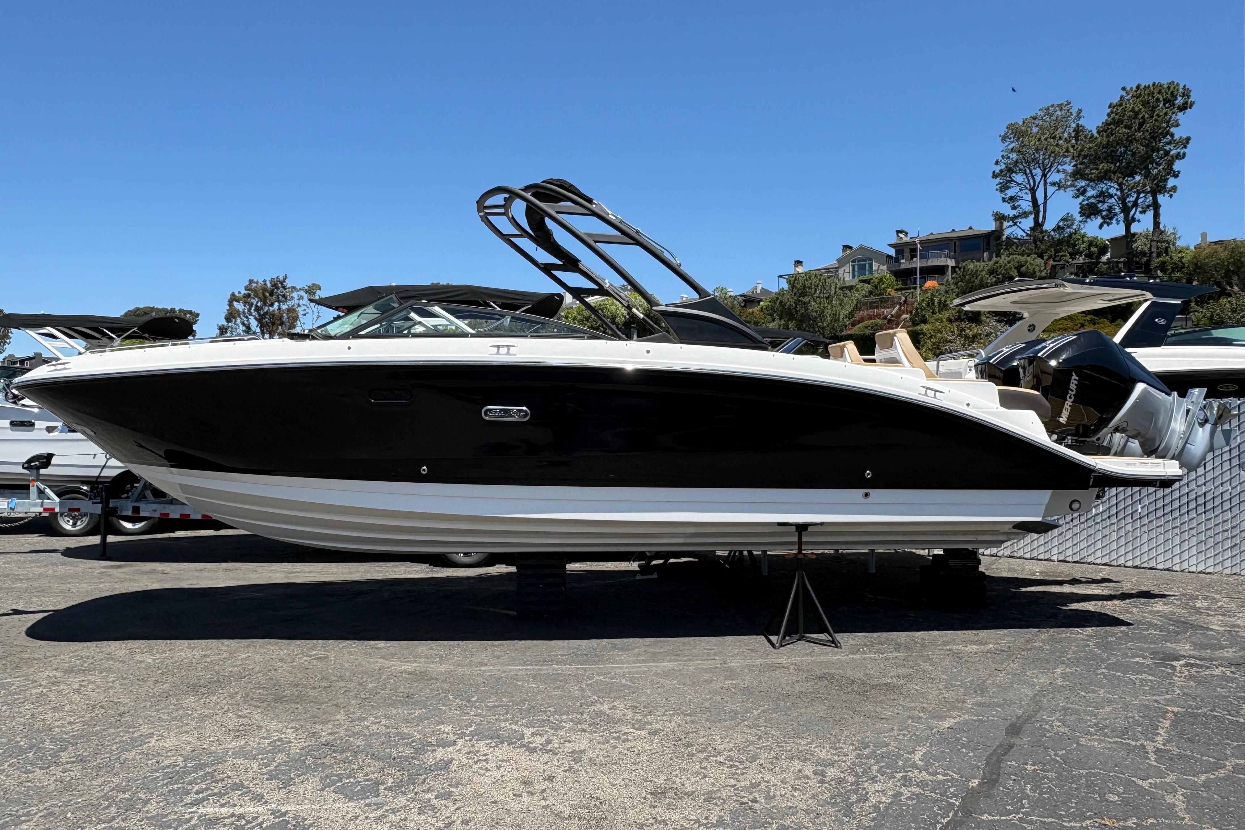 2026 Sea Ray SDX 290 Outboard