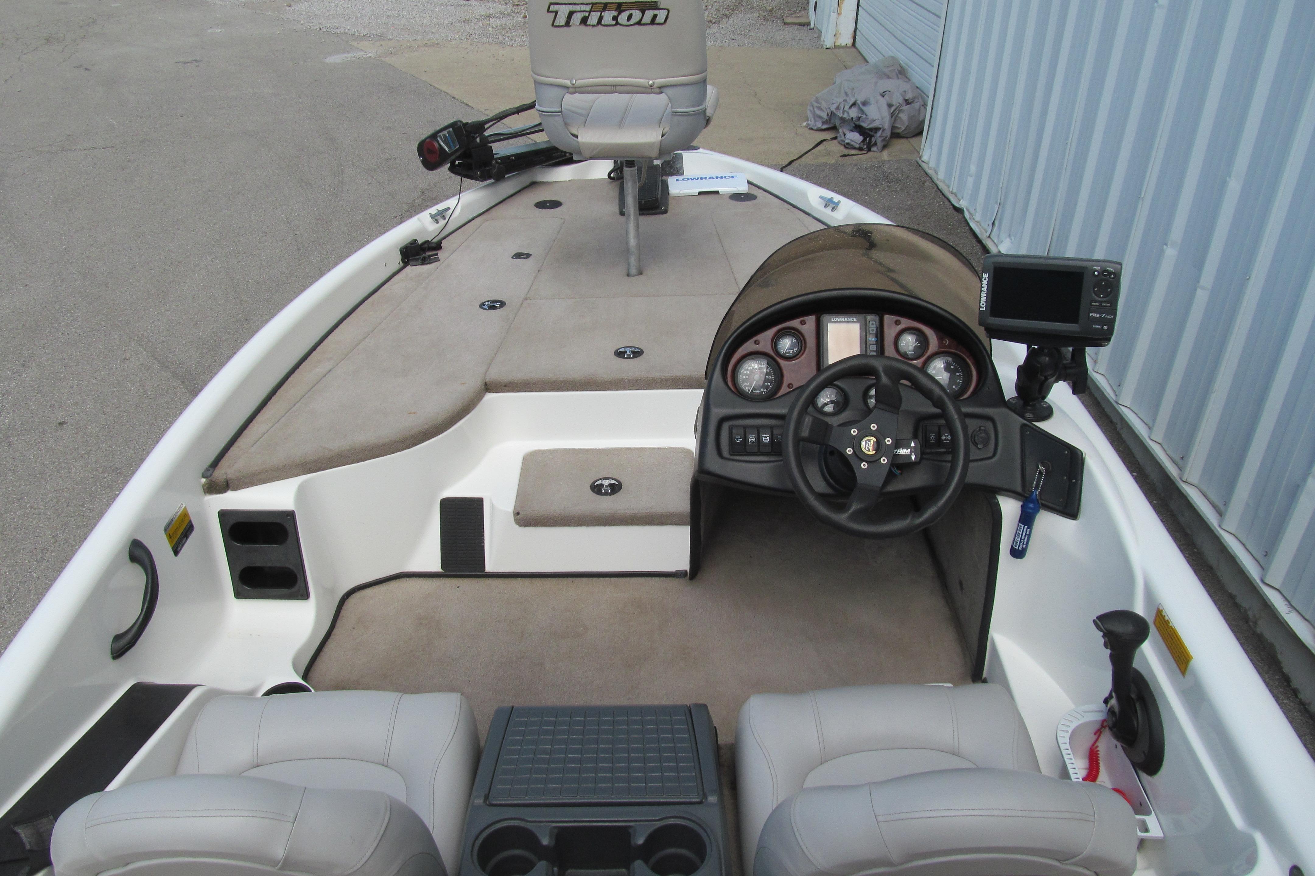 2002 Triton Tr-176 SC boat interior with steering console and seating.