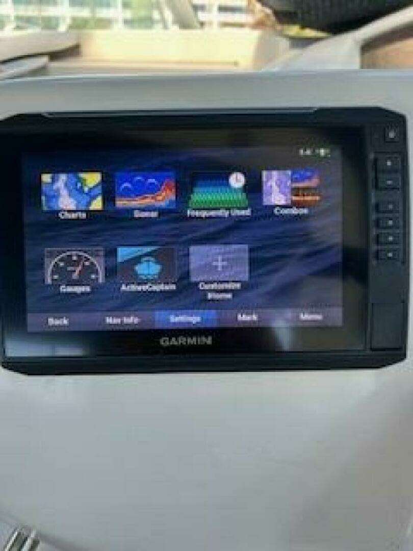 1996 Sea Ray 330 Express Cruiser - Image 8