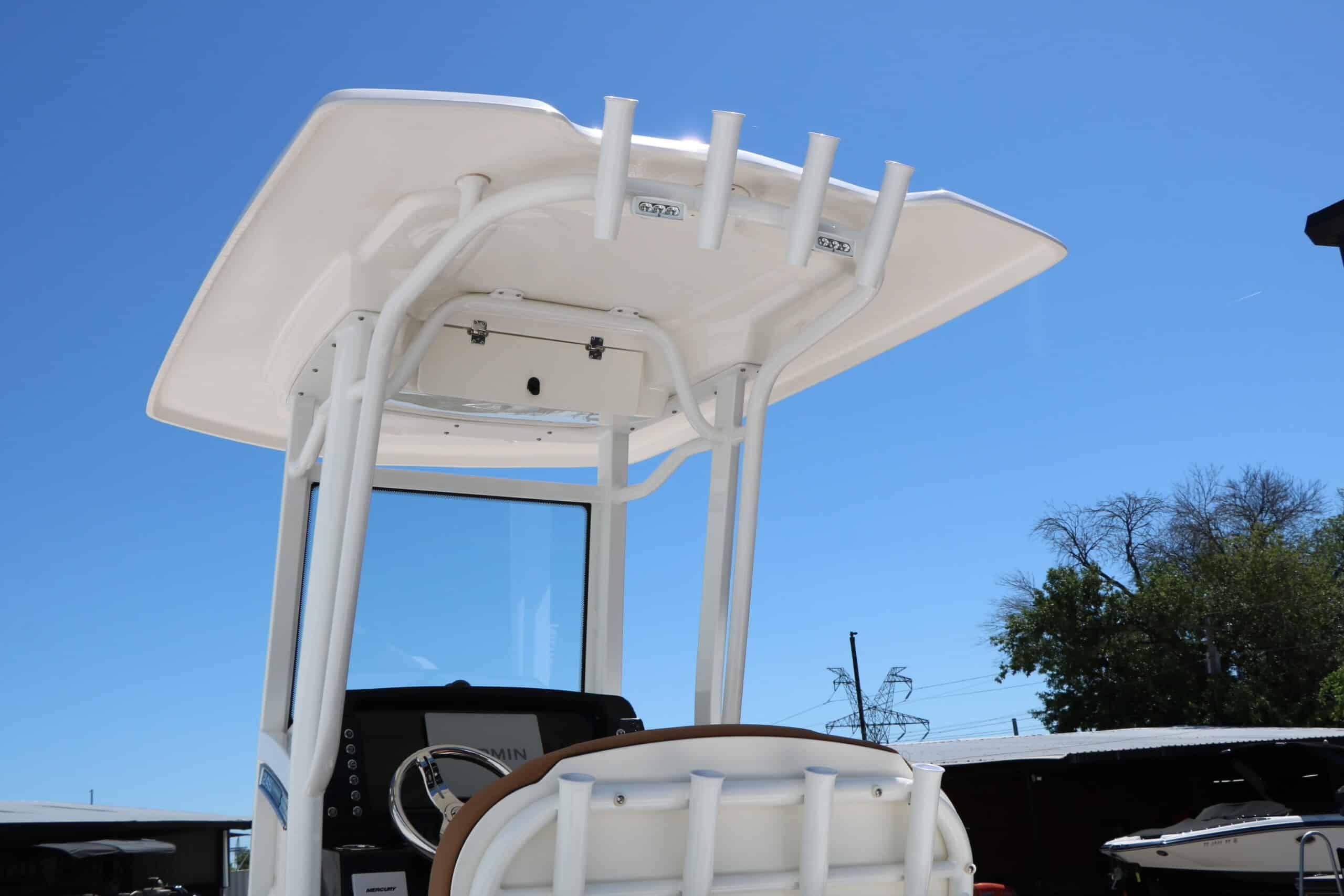 2026 Robalo 246 Cayman - 11
