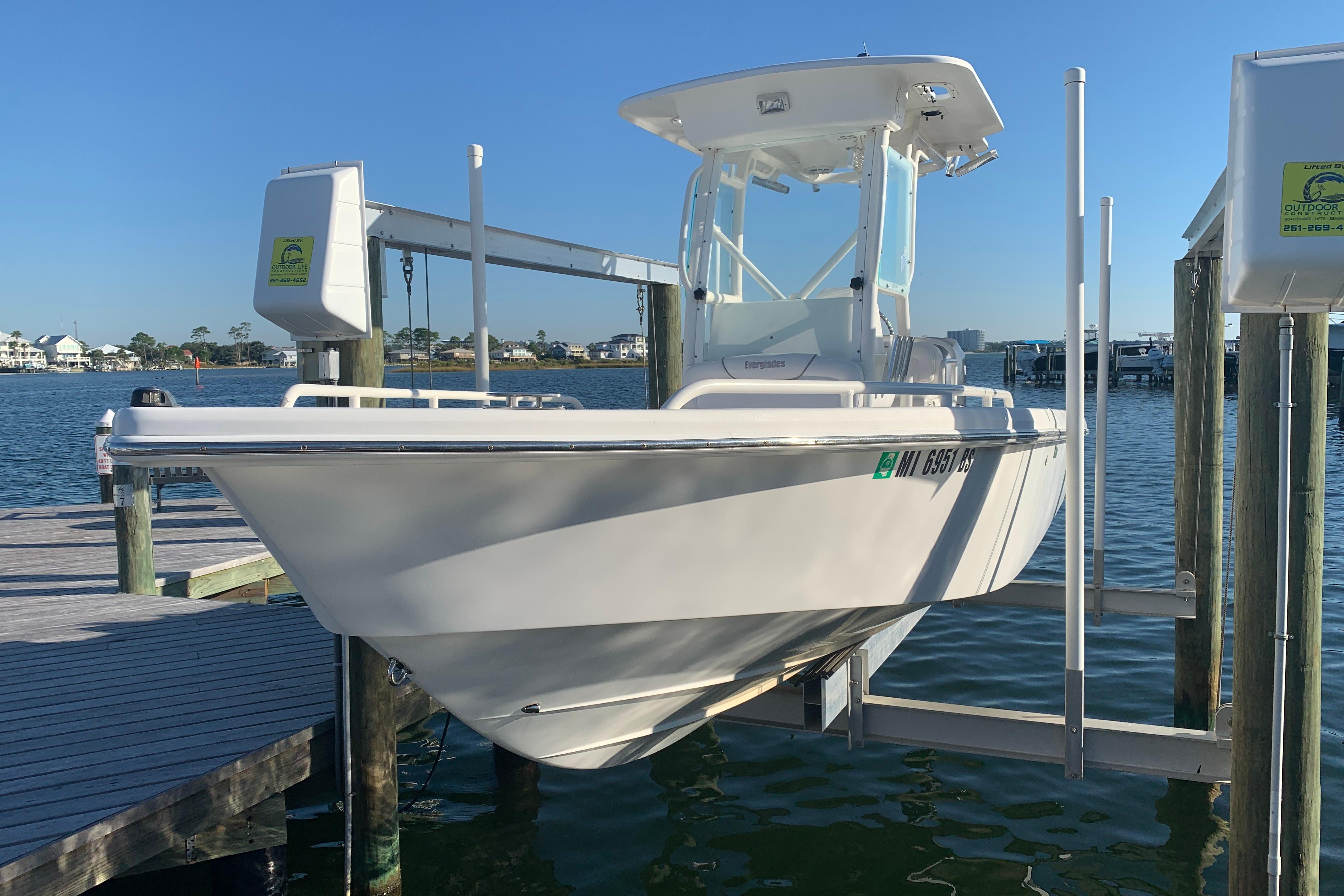 2008 Everglades 223 Center Console