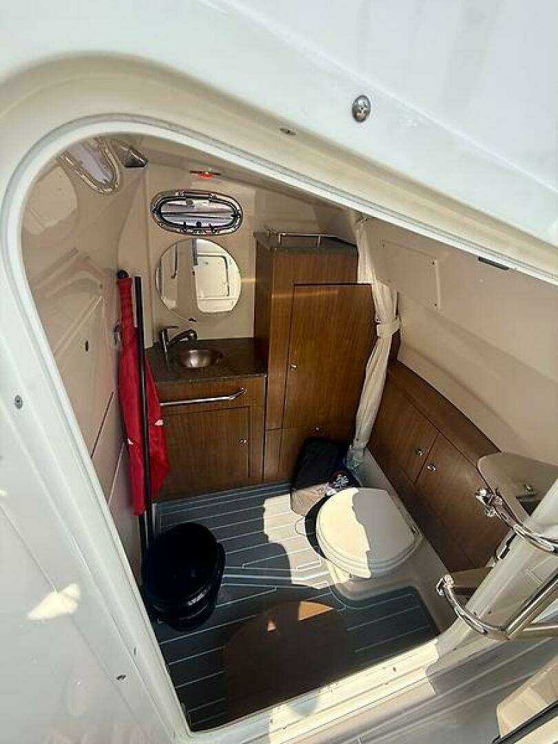 2014 Boston Whaler 350 Outrage - Image 12