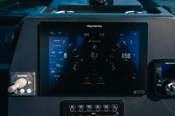 2024 Onda Magna boat dashboard with Raymarine display and controls.