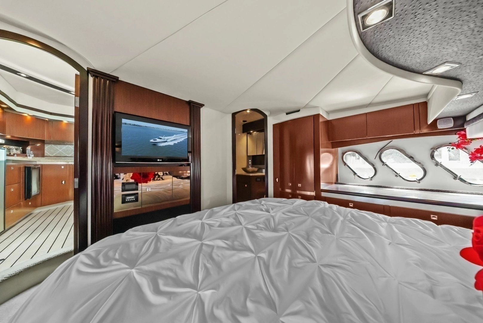 2012 Cruisers Yachts 540 Coupe - Image 29