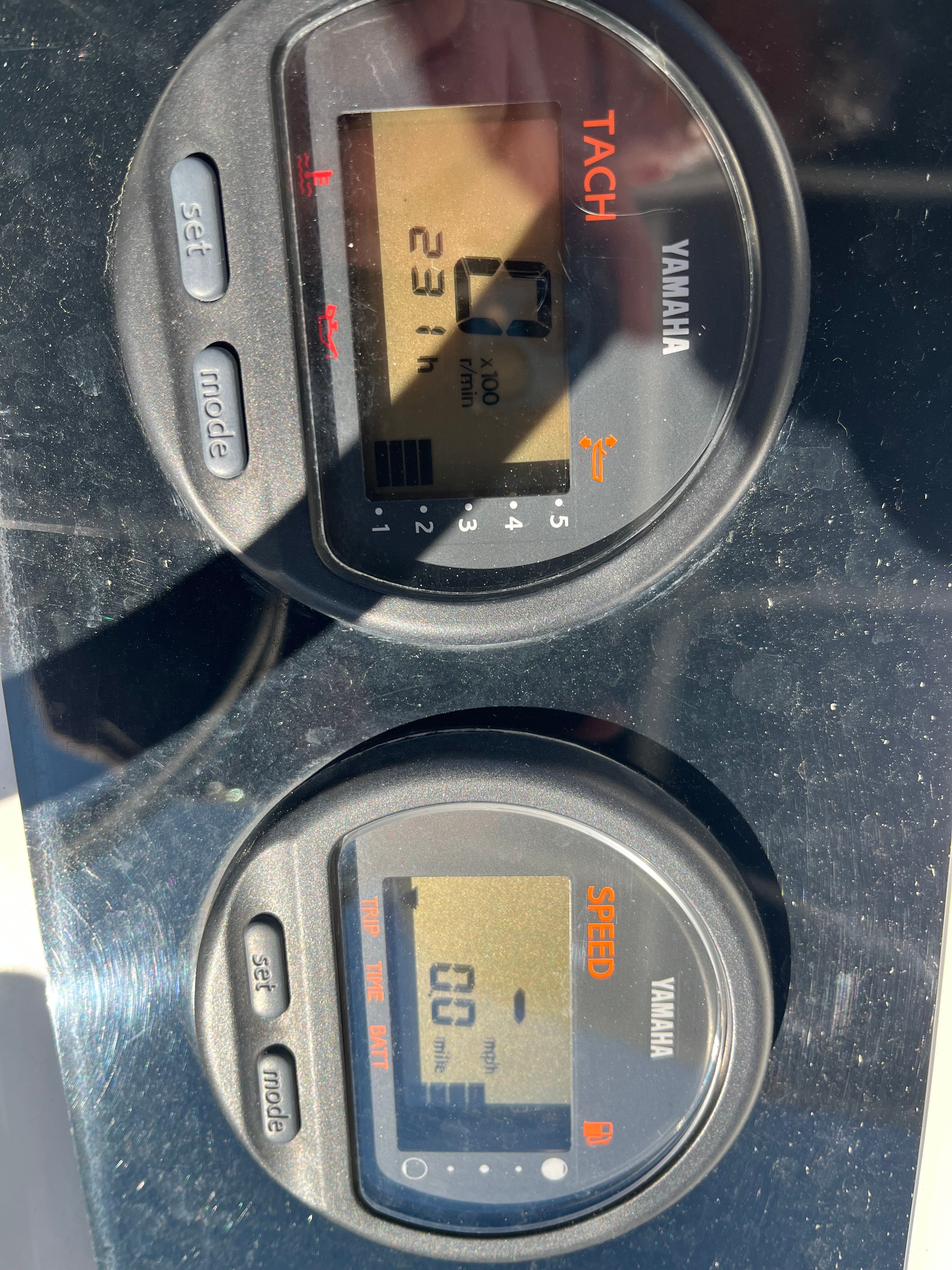 2002 Mako 232 Center Console - 17
