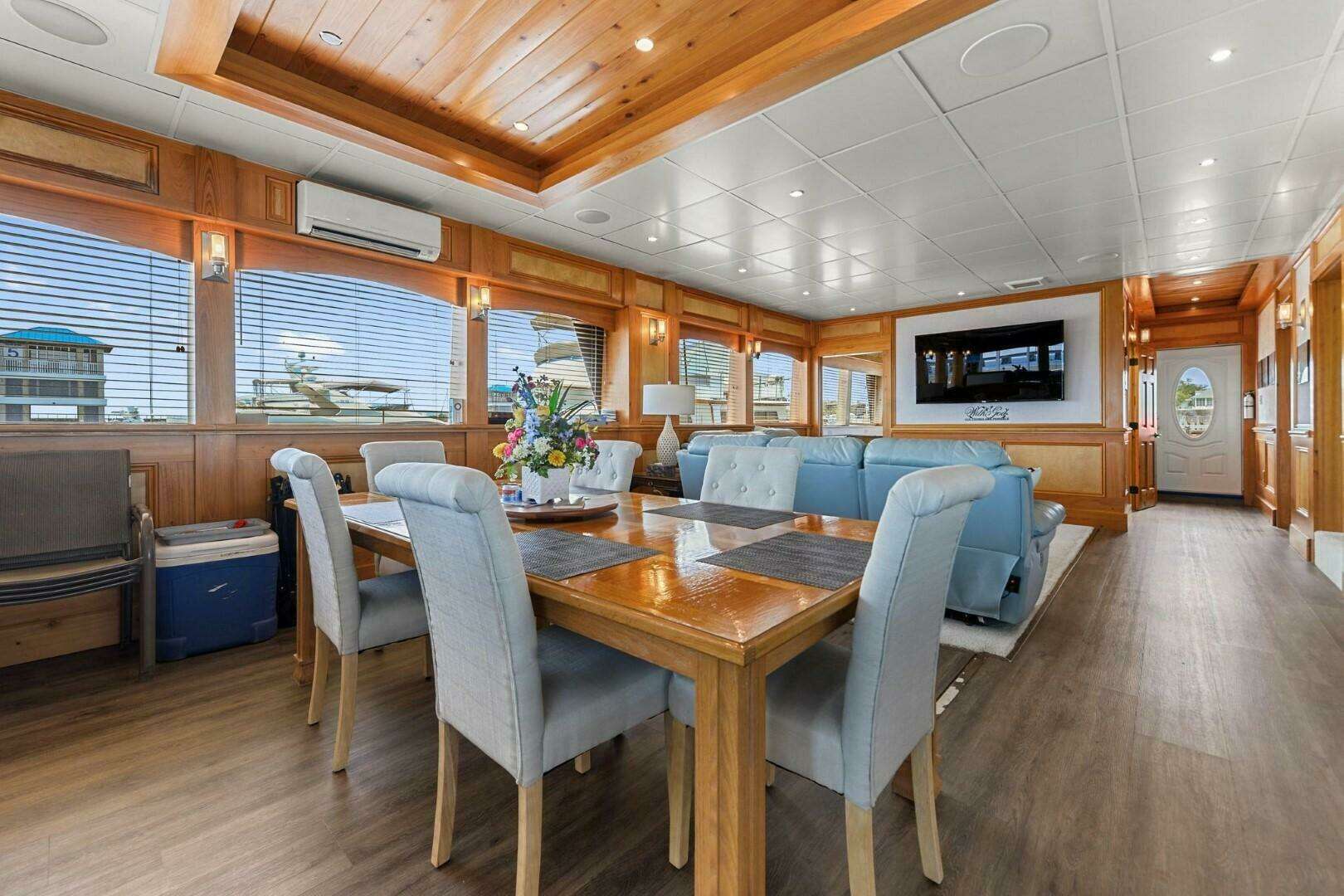 2018 Avenger Luxury Catamaran Coastal Cruiser - Image 12