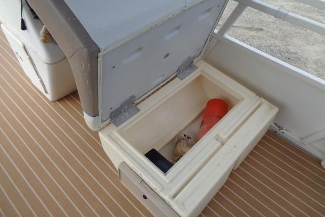 Open storage compartment on 2008 Bentley Pontoons 200 CRUISE boat deck.