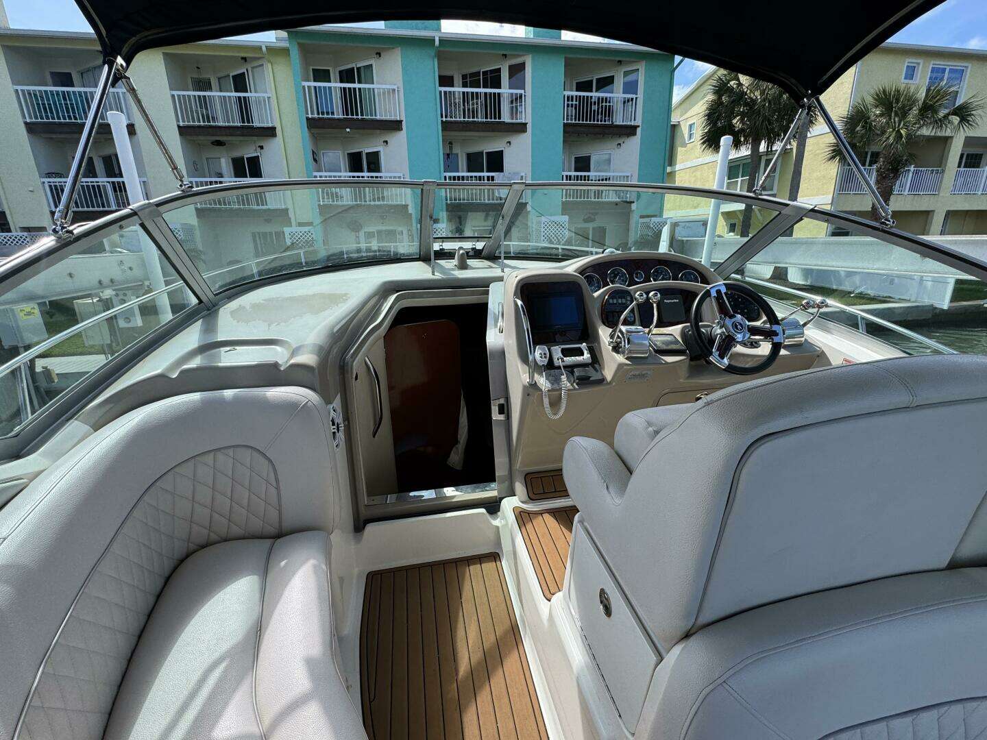2002 Sea Ray 320 Sundancer - Image 27