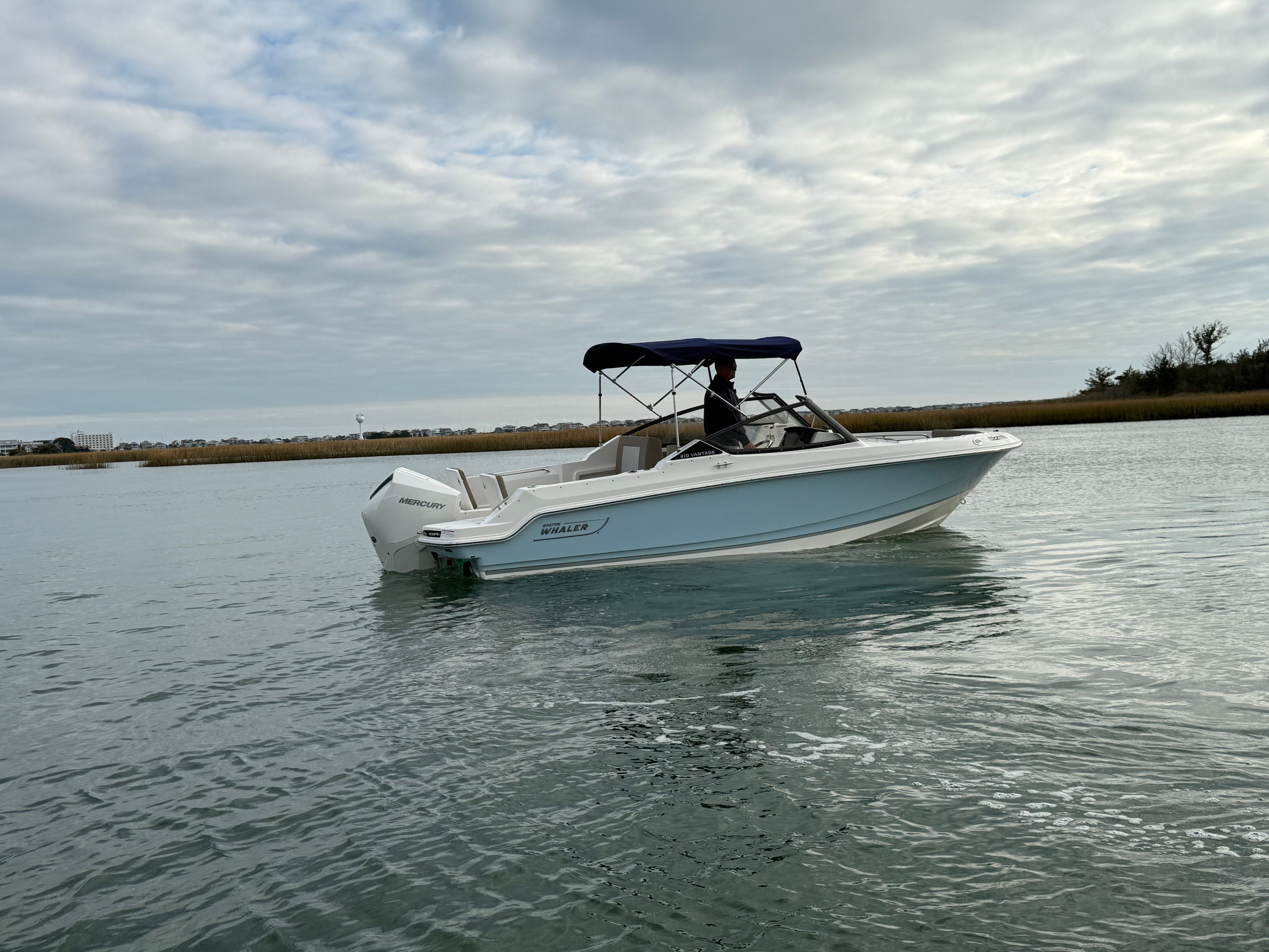 2026 Boston Whaler 210 Vantage