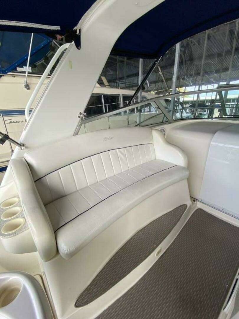 2000 Rinker — - Image 9