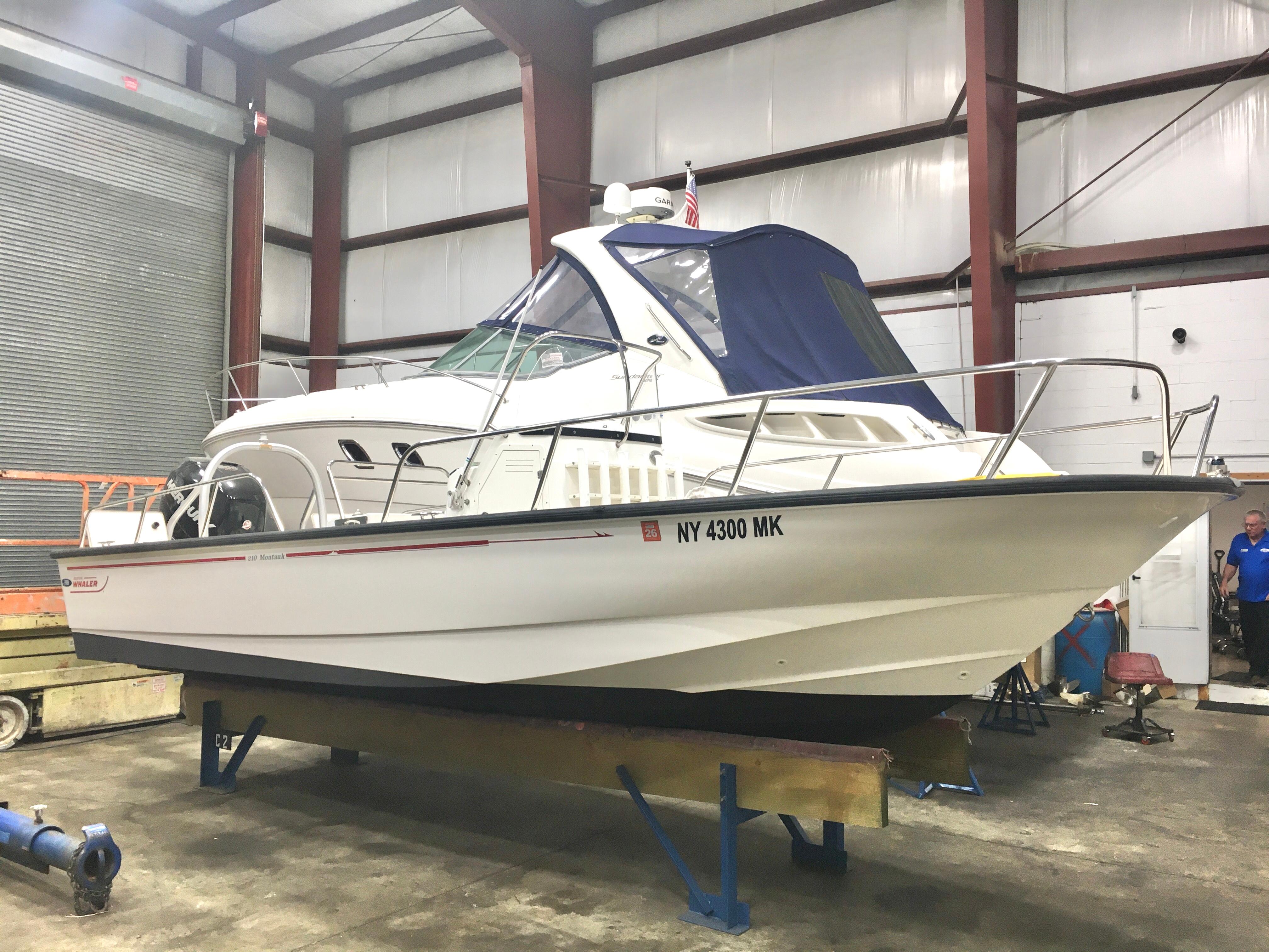 2015 Boston Whaler 210 Montauk